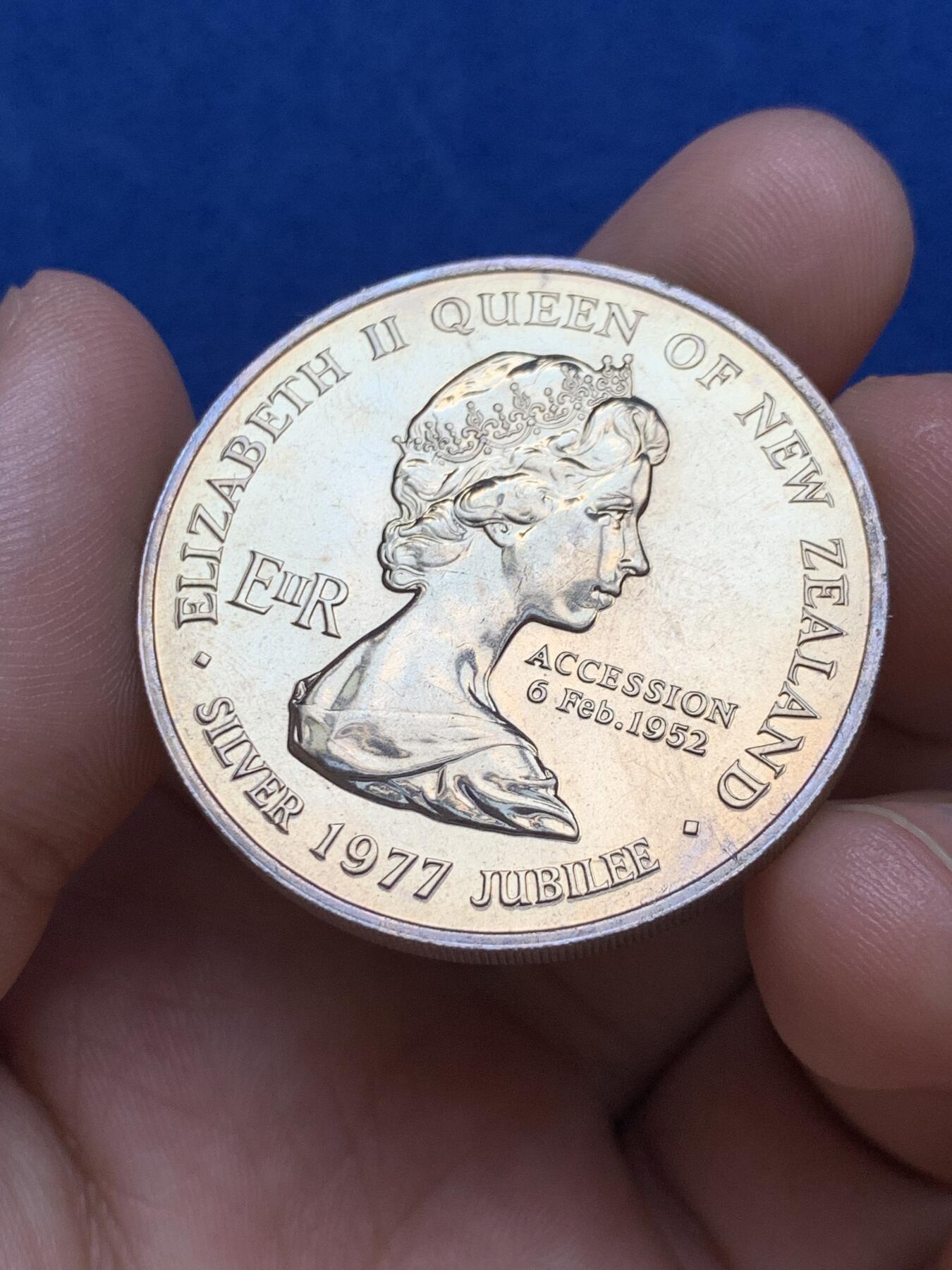 《竞宝斋》第289场- 周日，周一，周二 3场连拍 （全场包邮） 两枚一组 新西兰1977和1983年克朗币