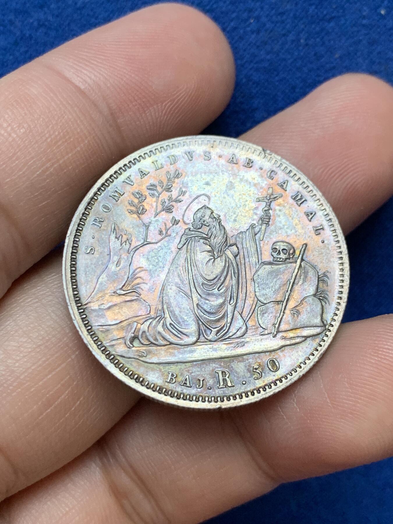 《竞宝斋》第289场- 周日，周一，周二 3场连拍 （全场包邮） 教皇国1832年格列高利十六世50B银币 难得品种 细节见图