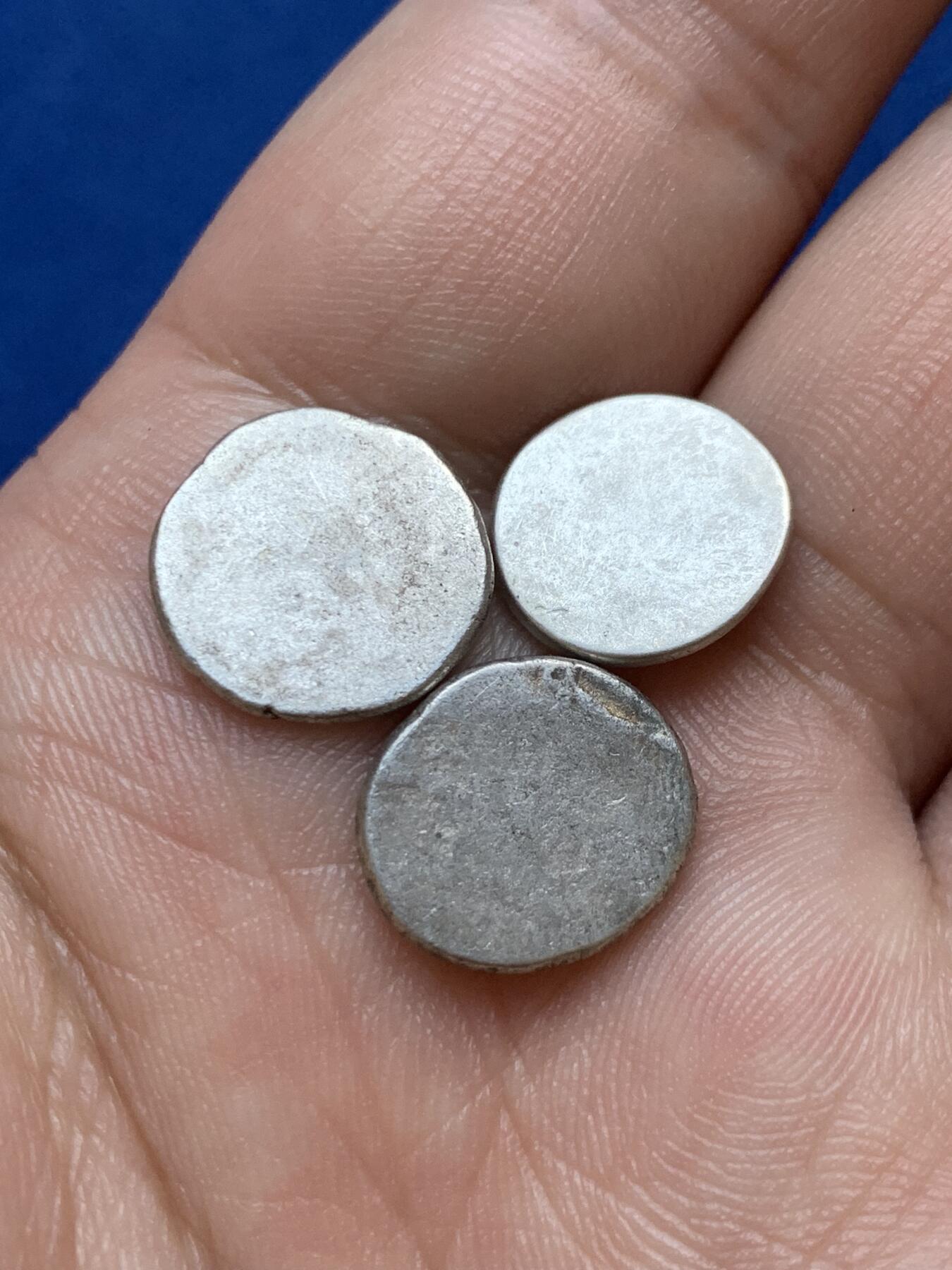 《竞宝斋》第289场- 周日，周一，周二 3场连拍 （全场包邮） 3枚一组 柬埔寨小鸟银币