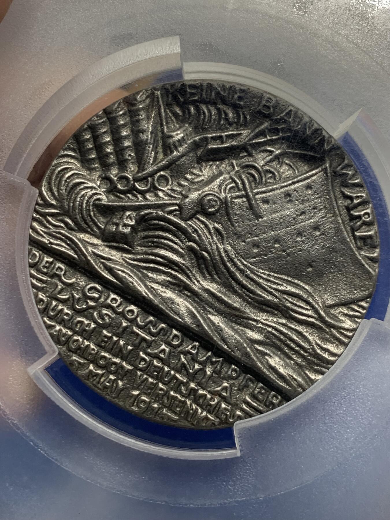 《竞宝斋》第289场- 周日，周一，周二 3场连拍 （全场包邮） PCGS MS64 德国1915年死亡船票铸铁章 加厚加大盒 很有意思的设计