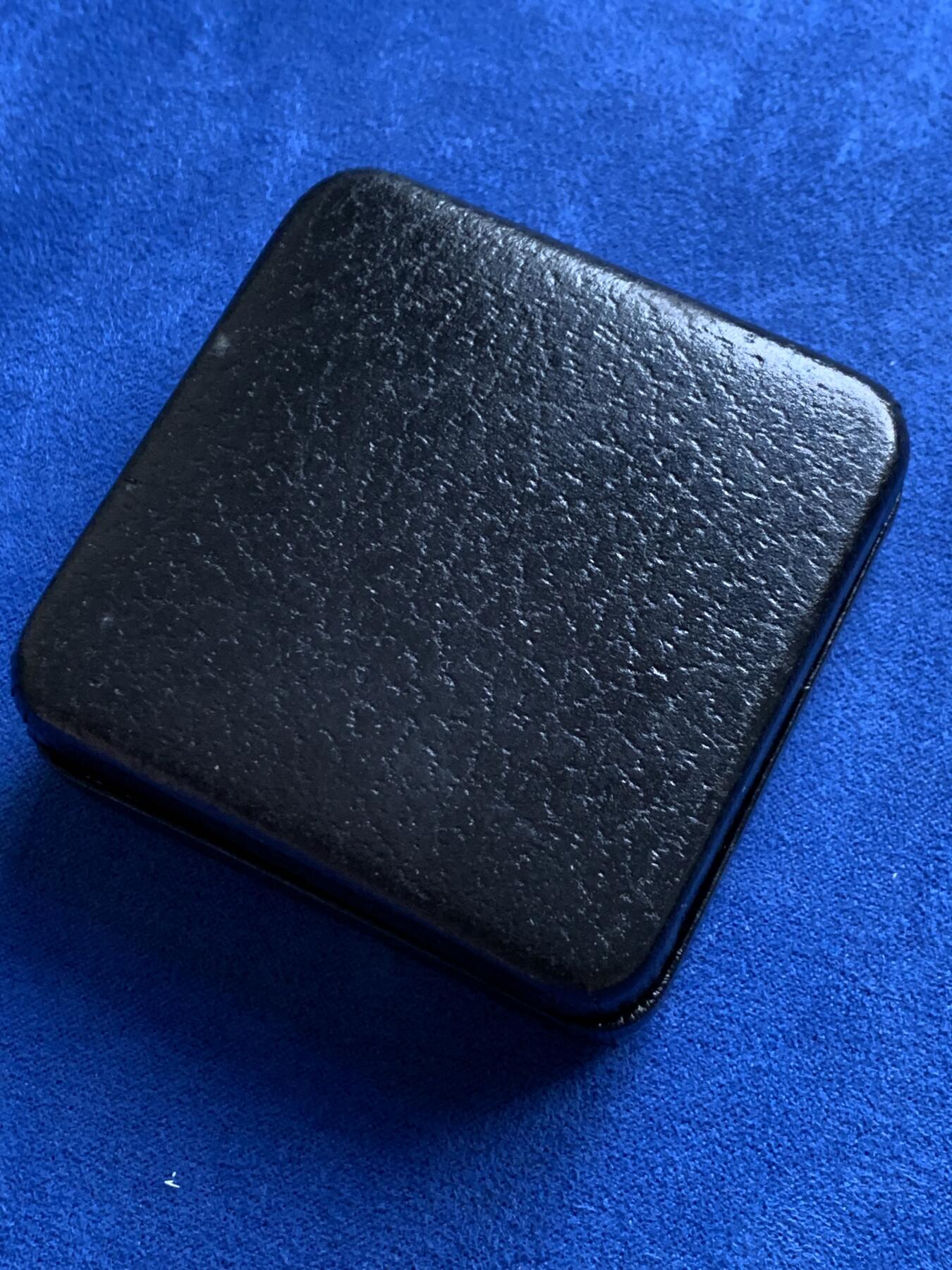 《竞宝斋》第289场- 周日，周一，周二 3场连拍 （全场包邮） 加拿大1980年女王版极地北极熊1元银币 带盒子