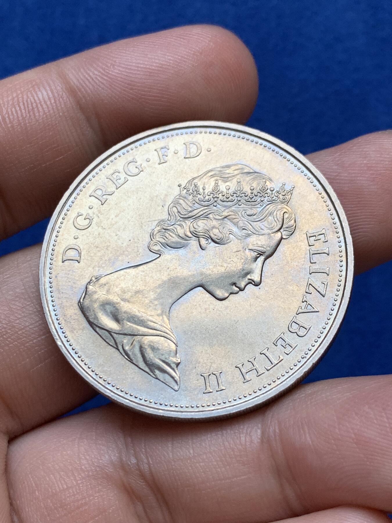 《竞宝斋》第289场- 周日，周一，周二 3场连拍 （全场包邮） 伊丽莎白1972结婚纪念克朗型 纪念币