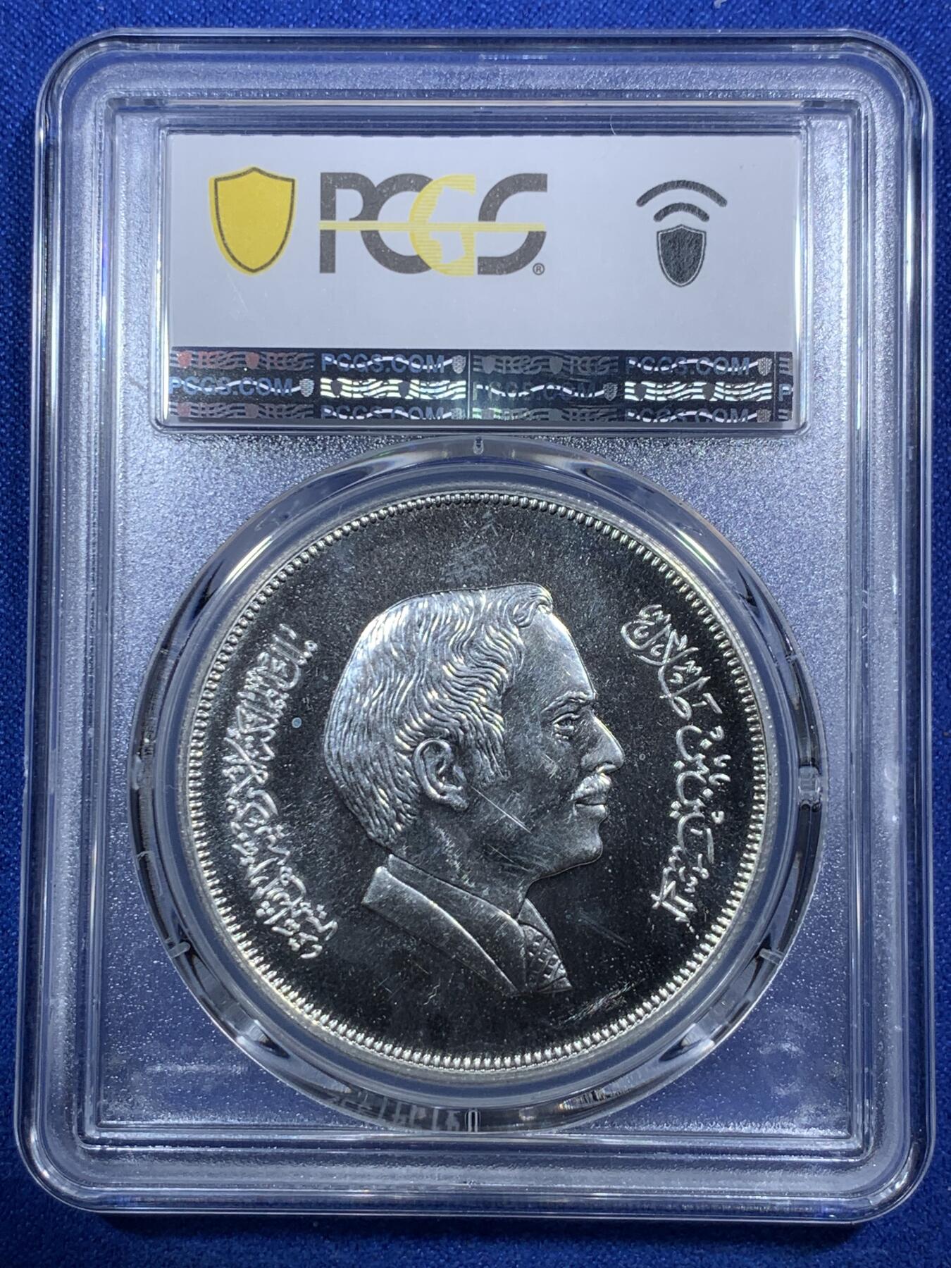 《竞宝斋》第289场- 周日，周一，周二 3场连拍 （全场包邮） PCGS金盾 MS66 约旦1977年3第纳尔大银币 925银 直径42mm 重量35g 发行量仅6263枚