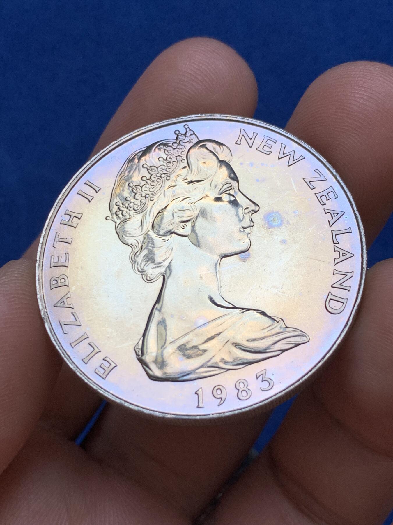 《竞宝斋》第289场- 周日，周一，周二 3场连拍 （全场包邮） 两枚一组 新西兰1977和1983年克朗币