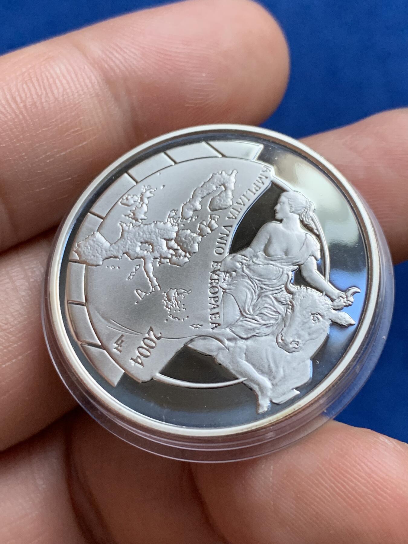 《竞宝斋》第289场- 周日，周一，周二 3场连拍 （全场包邮） 比利时2004年欧盟扩张欧洲之星系列银币10欧元