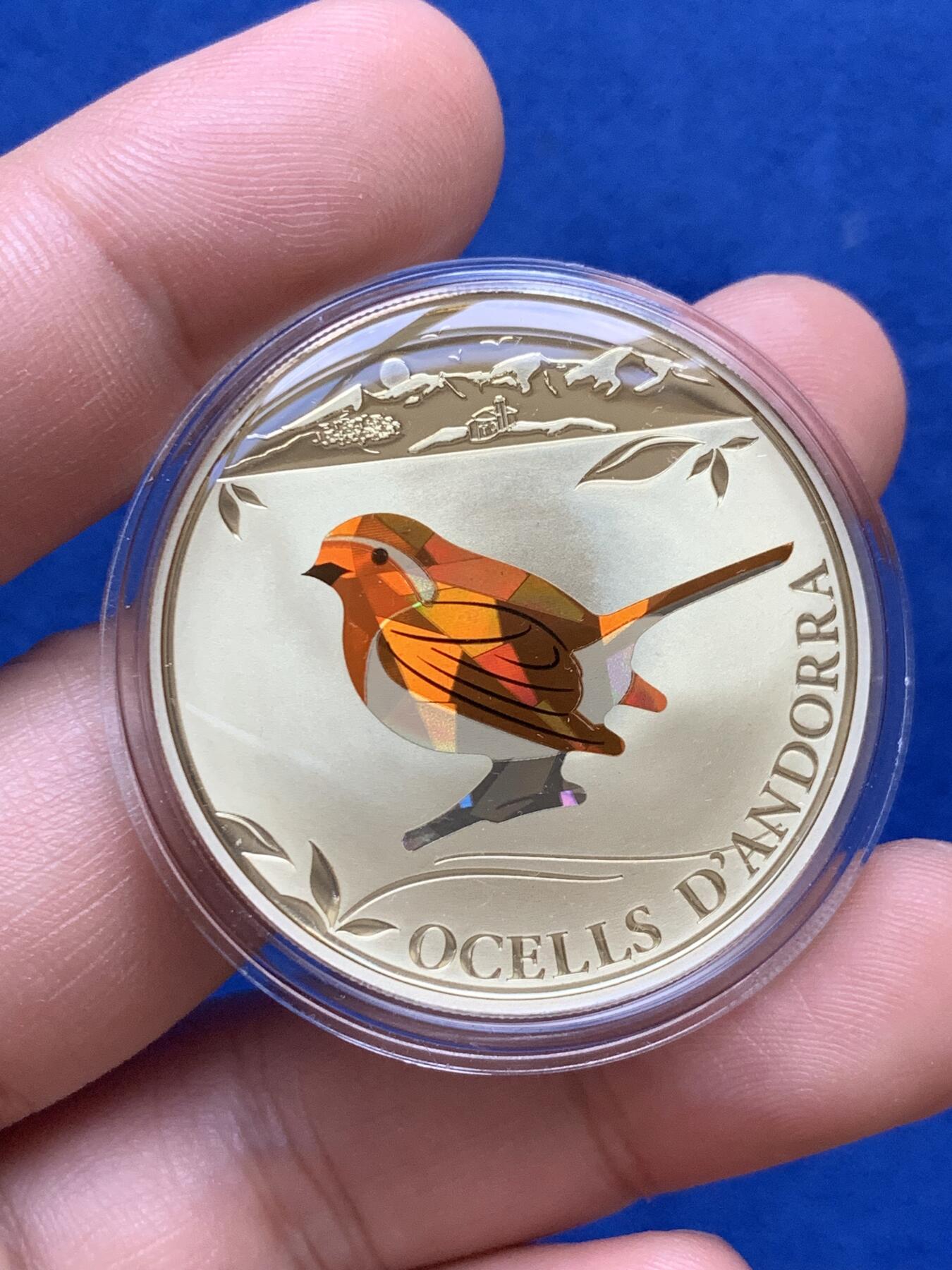 《竞宝斋》第289场- 周日，周一，周二 3场连拍 （全场包邮） 【稀少】安道尔2012年5第纳尔鸟类系列知更鸟精制镶嵌幻彩纪念银币-量2500