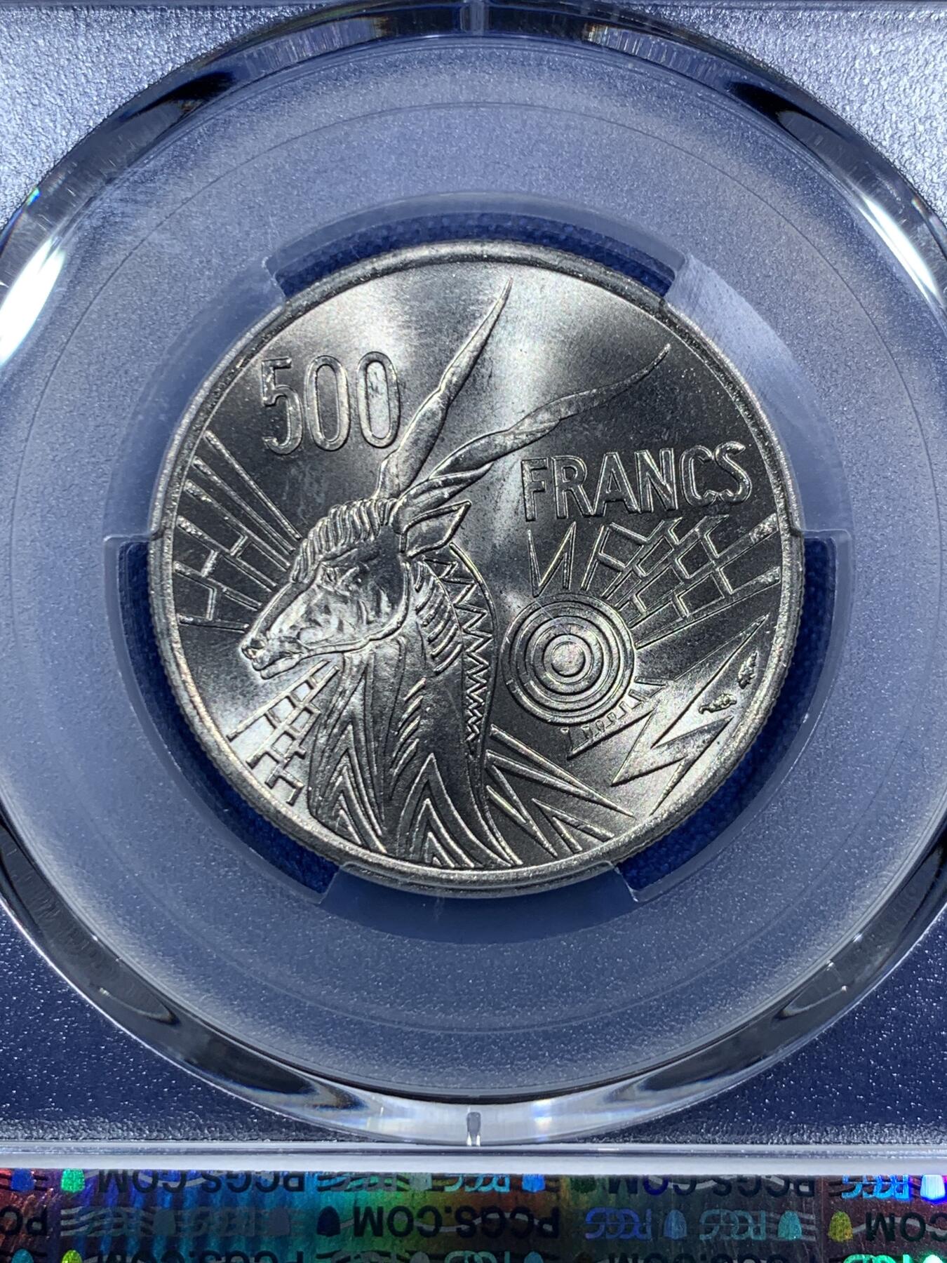 《竞宝斋》第289场- 周日，周一，周二 3场连拍 （全场包邮） PCGS MS68 冠军分！68分炸裂品相 1976A中非500法郎 这枚本身就是非洲很出名的现代镍币品种 再加上极高分 可遇不可求 两面转光 毫无划痕 细节极为犀利 羚羊栩栩如生 充满异域风情 值得关注！