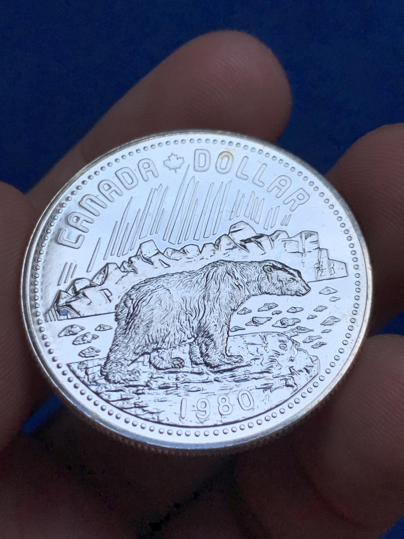 《竞宝斋》第289场- 周日，周一，周二 3场连拍 （全场包邮） 加拿大1980年女王版极地北极熊1元银币 带盒子