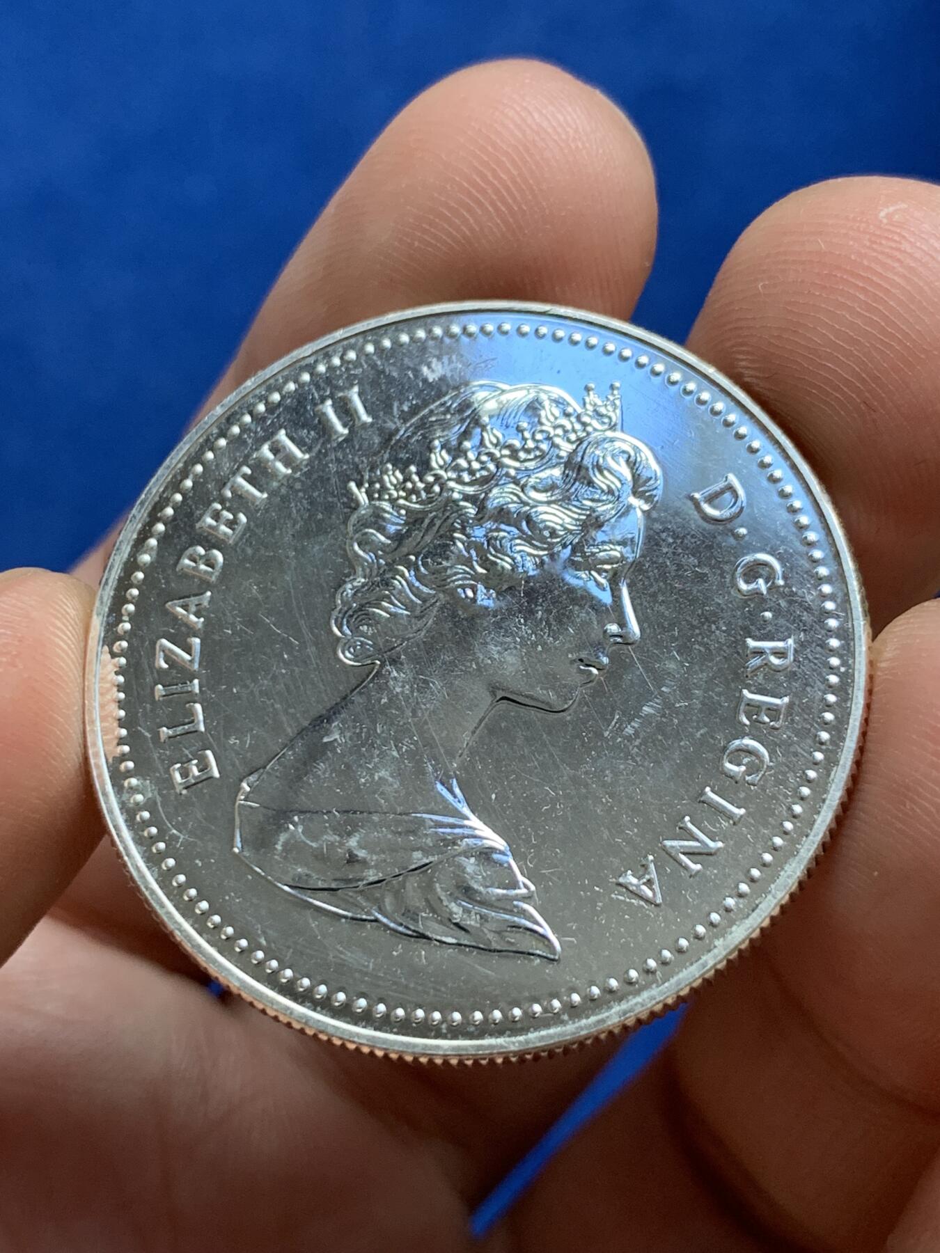 《竞宝斋》第289场- 周日，周一，周二 3场连拍 （全场包邮） 加拿大1980年女王版极地北极熊1元银币 带盒子