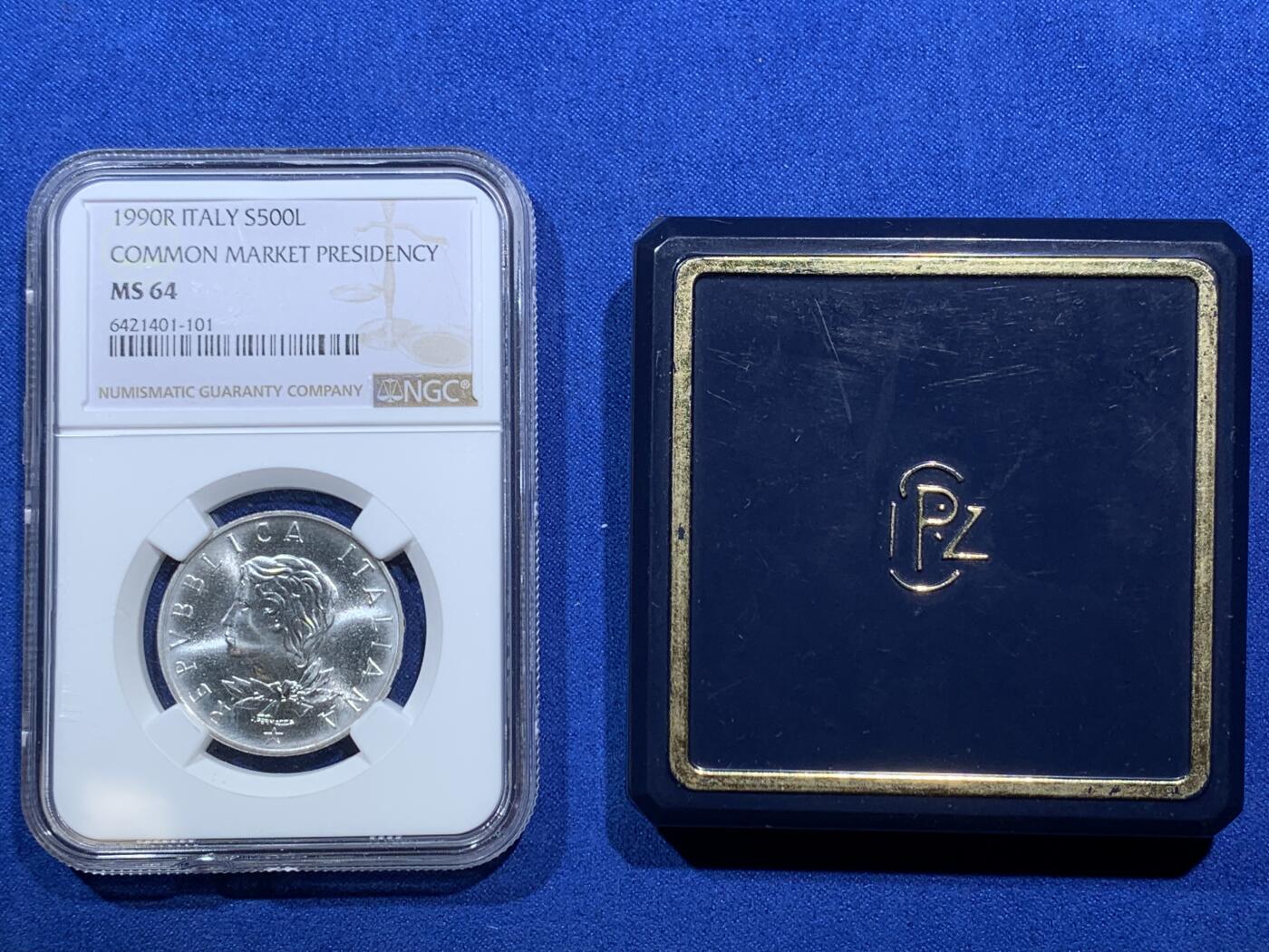 《竞宝斋》第289场- 周日，周一，周二 3场连拍 （全场包邮） NGC MS64 意大利1990年欧洲轮值主席国500里拉磨砂版纪念银币带盒 最高评级分