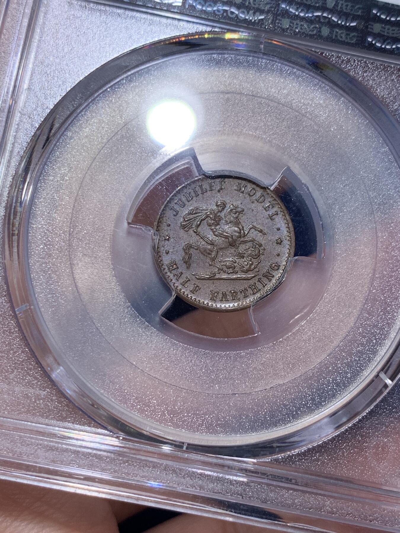 《竞宝斋》第289场- 周日，周一，周二 3场连拍 （全场包邮） PCGS MS64BN 英国1887年维多利亚半法新token 又称最小的马剑 经典唐曾帽造型 巧克力包浆也遮不住底板的细腻