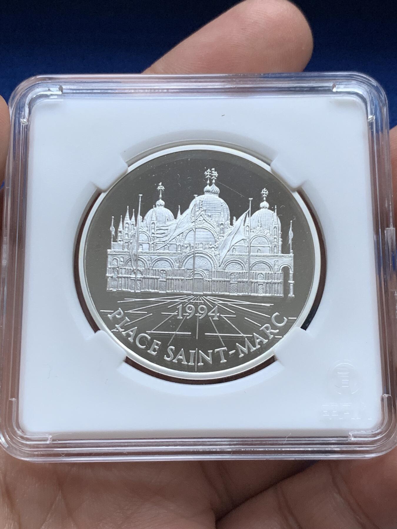 《竞宝斋》第289场- 周日，周一，周二 3场连拍 （全场包邮） 7枚一组 法国欧洲知名景点100法郎精制币 1993年巴黎凯旋门+1994年伦敦大本钟+1994年芬兰赫尔辛基圣尼古拉大教堂+1994年威尼斯圣马可宫+1995年安达卢西亚阿尔罕布拉宫+1996年雅典帕特农神庙+1997年丹麦哥本哈根美人鱼 22.2g 900银 37mm