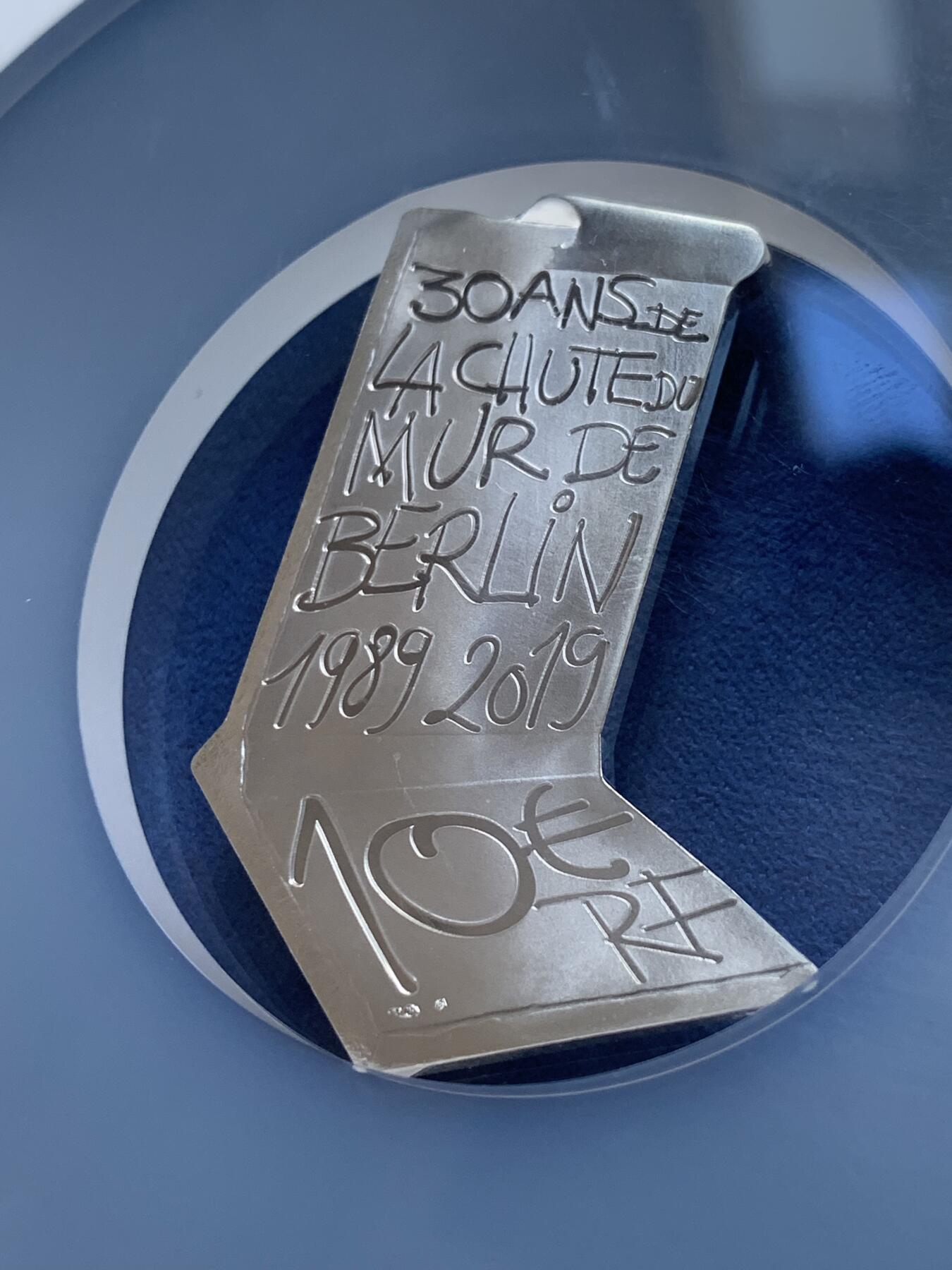 《竞宝斋》第289场- 周日，周一，周二 3场连拍 （全场包邮） NGC PF69UC 法国2019年柏林墙推倒30周年异形10欧精制银币 限量3000枚 2021年度克劳斯世界硬币大奖赛之年度最佳艺术币 盒证齐全 22.2g 900银 38mm