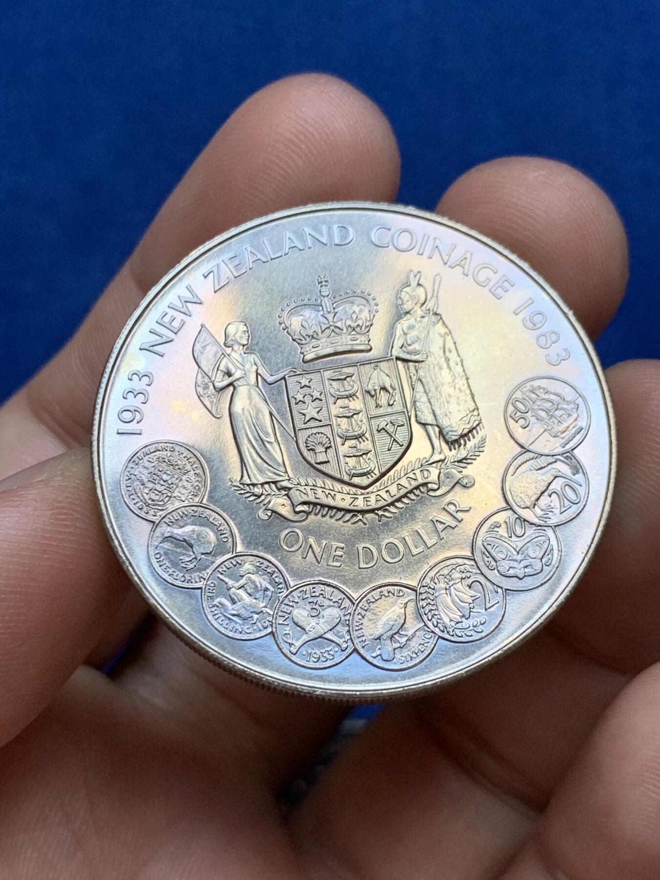 《竞宝斋》第289场- 周日，周一，周二 3场连拍 （全场包邮） 两枚一组 新西兰1977和1983年克朗币