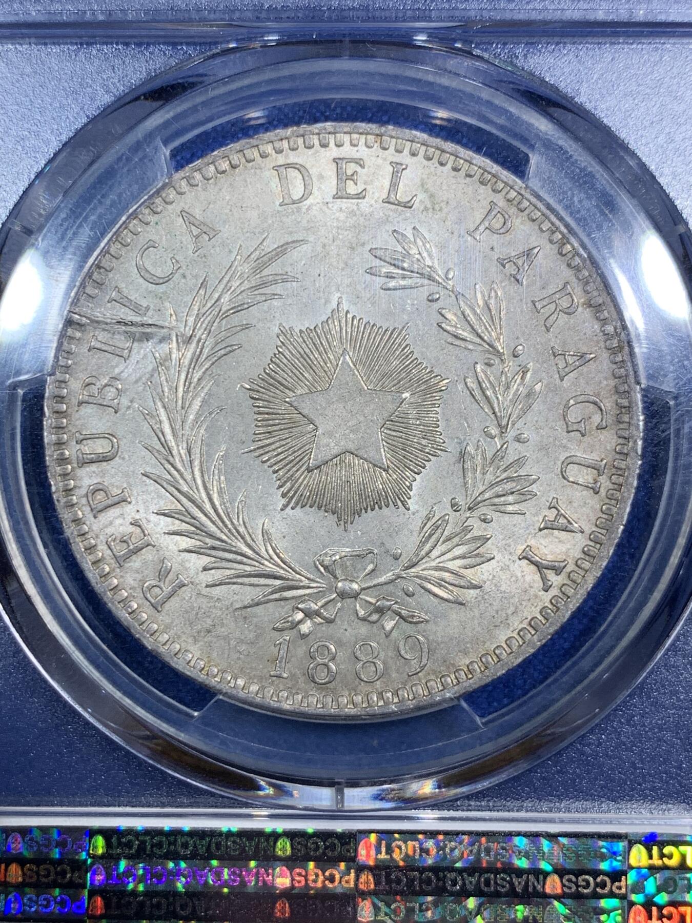 《竞宝斋》第289场- 周日，周一，周二 3场连拍 （全场包邮） PCGS MS62 巴拉圭1889年雄狮1比索大银币 名誉品 原味包浆带转光 上MS的极少 背面一划痕在盒子上