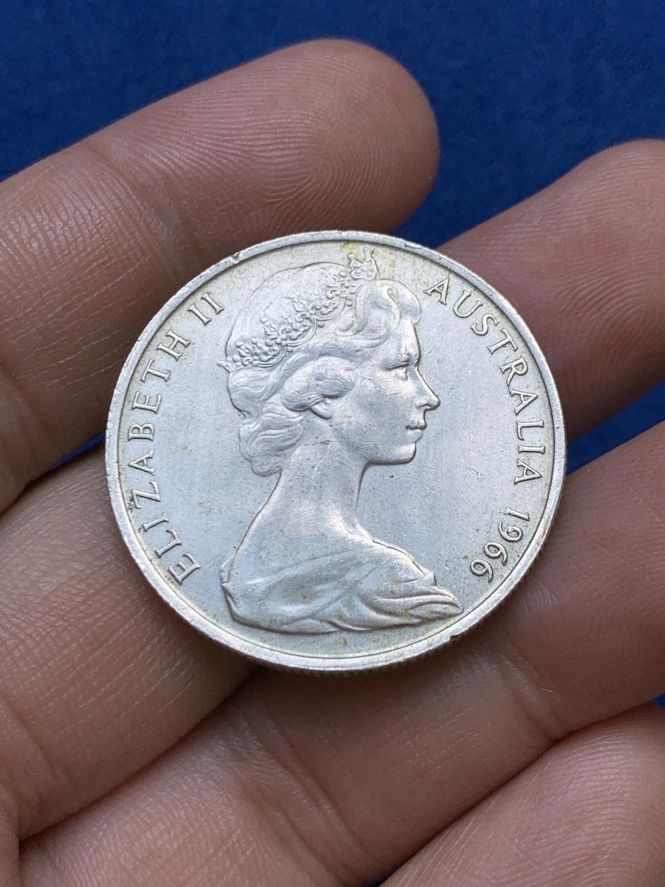 《竞宝斋》第289场- 周日，周一，周二 3场连拍 （全场包邮） 澳大利亚1966年50分银币 正面伊丽莎白二世 背面袋鼠和鸵鸟