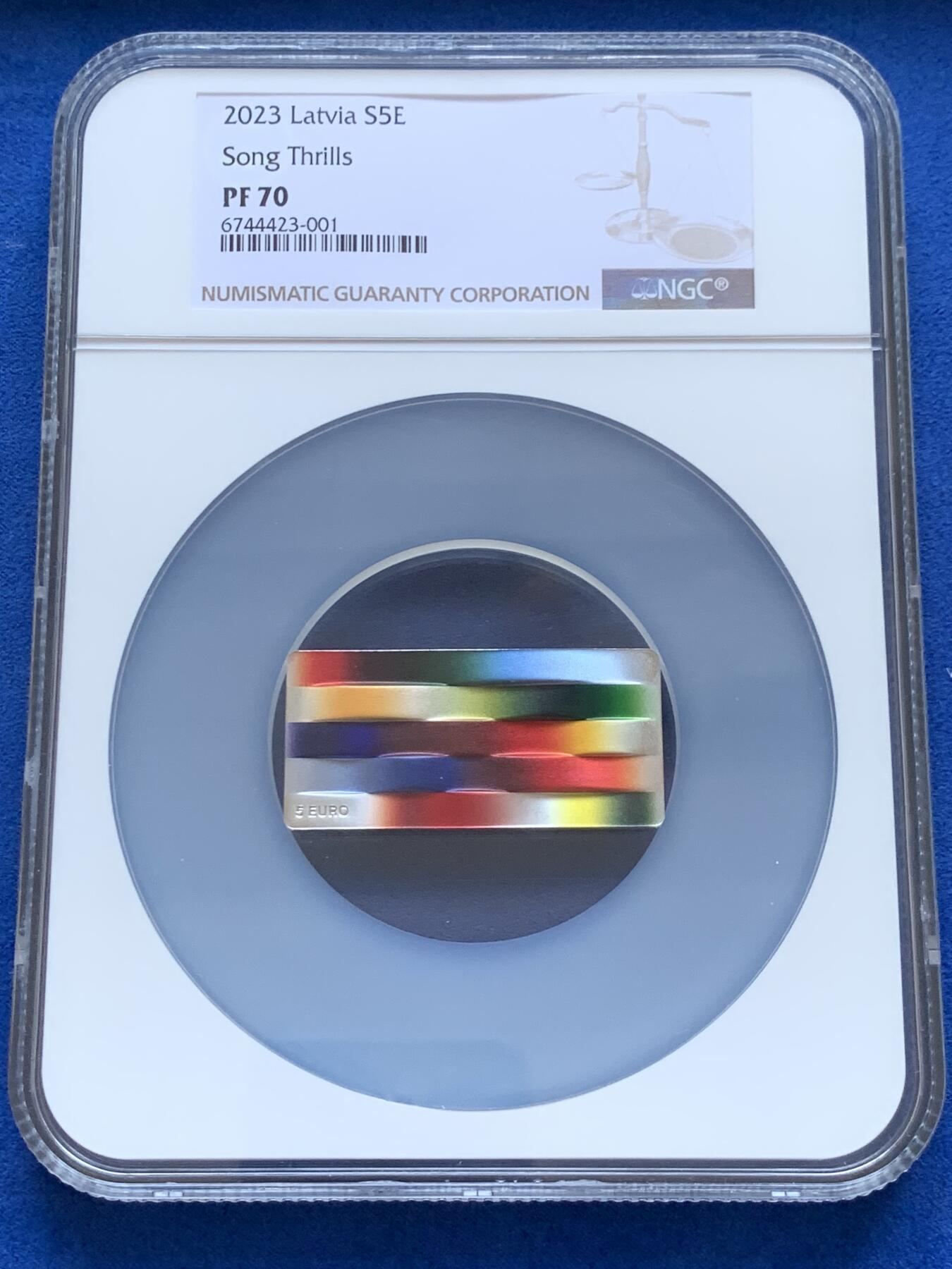 《竞宝斋》第289场- 周日，周一，周二 3场连拍 （全场包邮） NGC PF70UC 拉脱维亚2023年发行“歌声震撼人心”全国歌舞庆典150周年彩银纪念精制币 限量4000枚 2025年度克劳斯世界硬币大奖赛之最富激情奖提名币 大热门 盒证齐全 29g 999银 52g