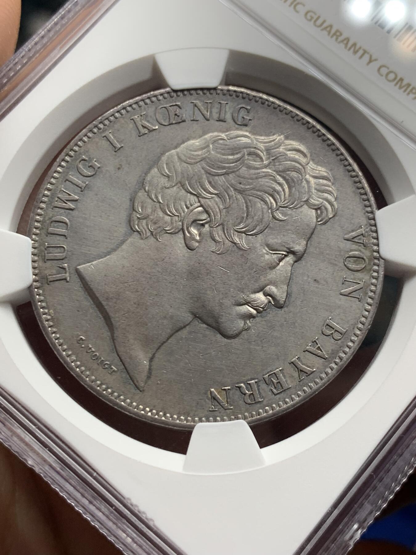 《竞宝斋》第289场- 周日，周一，周二 3场连拍 （全场包邮） NGC UNC 德国 1842年巴伐利亚瓦尔哈拉神殿历史双泰勒大银币 细节底板都难得 带PL光 37.12g 38mm