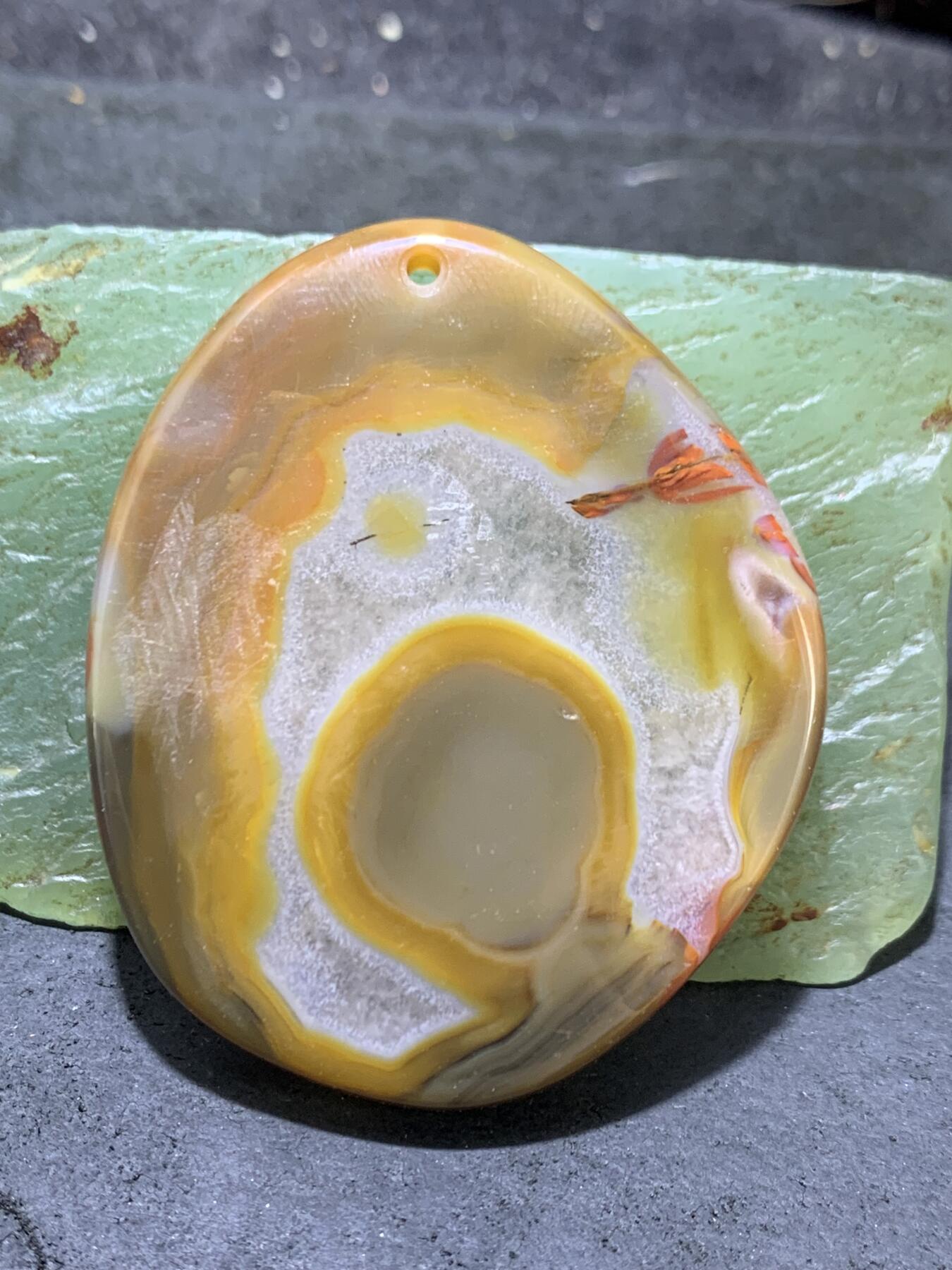 精美战国红玛瑙冰飘心随形吊坠（把件）一个