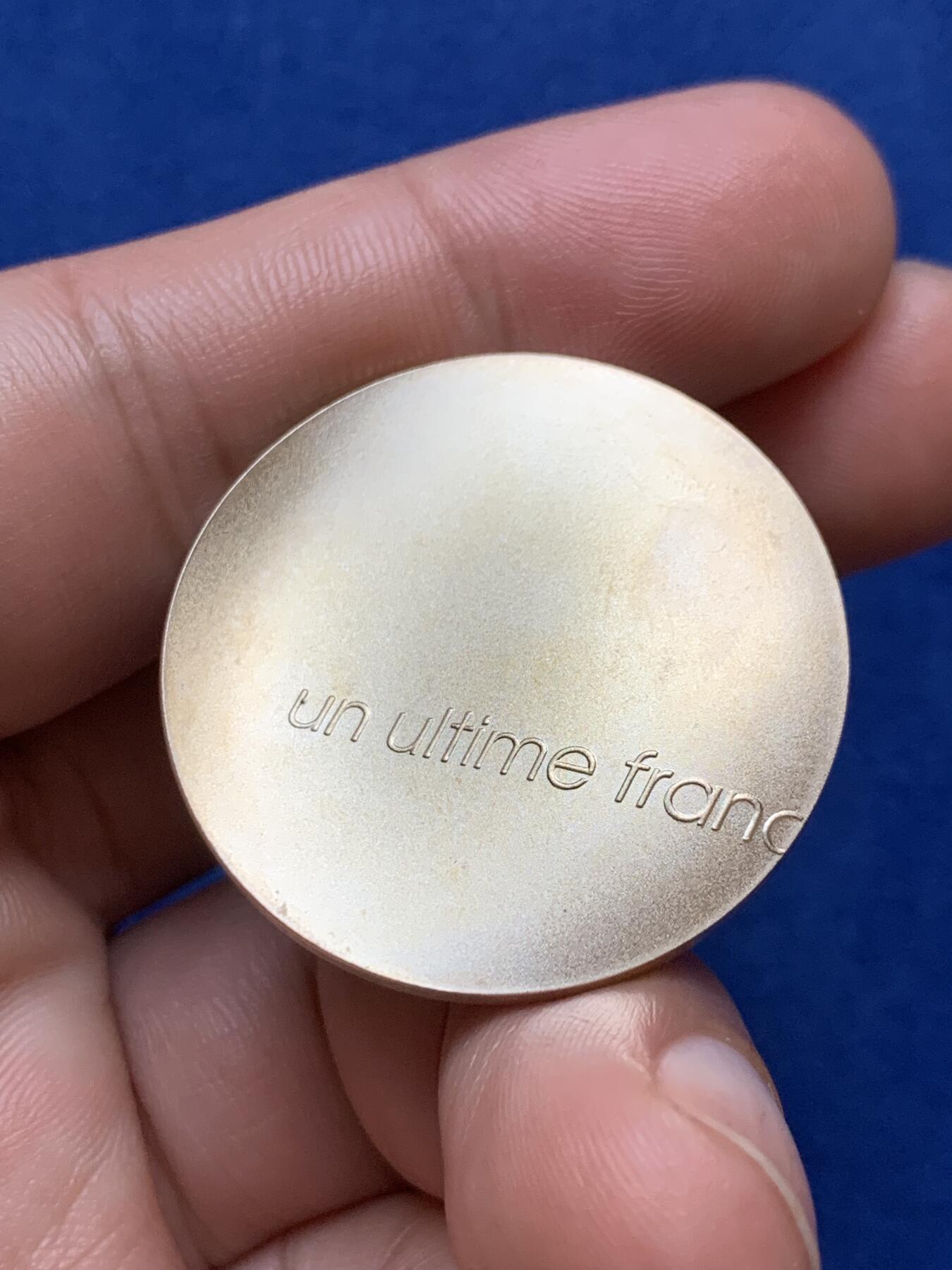 《竞宝斋》第289场- 周日，周一，周二 3场连拍 （全场包邮） 法国最后的1法郎银币 这个是原盒五彩环彩 原盒拆出来的 绝对不是人工包浆 喜欢五彩的冲就完了