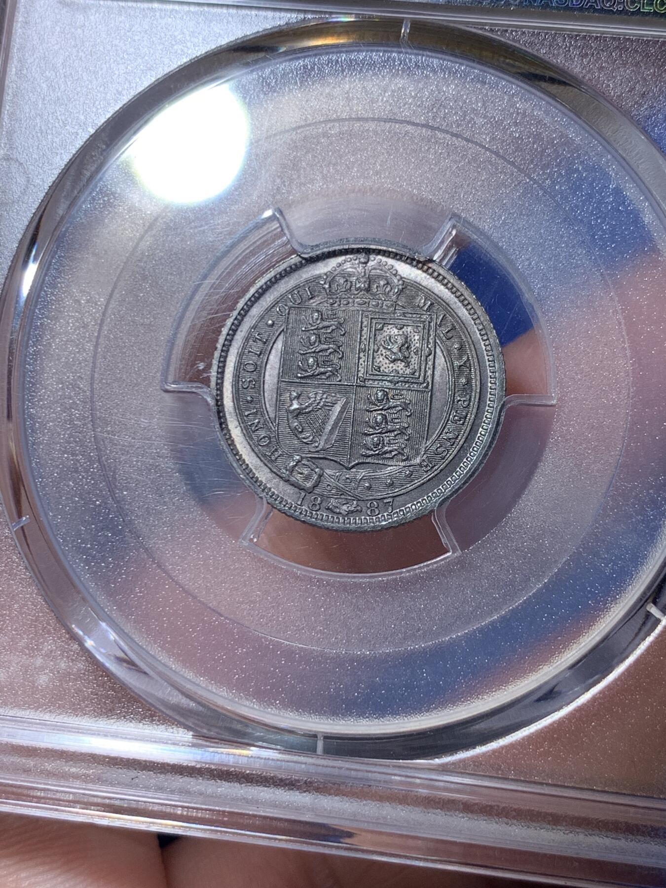 《竞宝斋》第289场- 周日，周一，周二 3场连拍 （全场包邮） PCGS MS64 英国1887年维多利亚6便士银币 黑浆盾徽