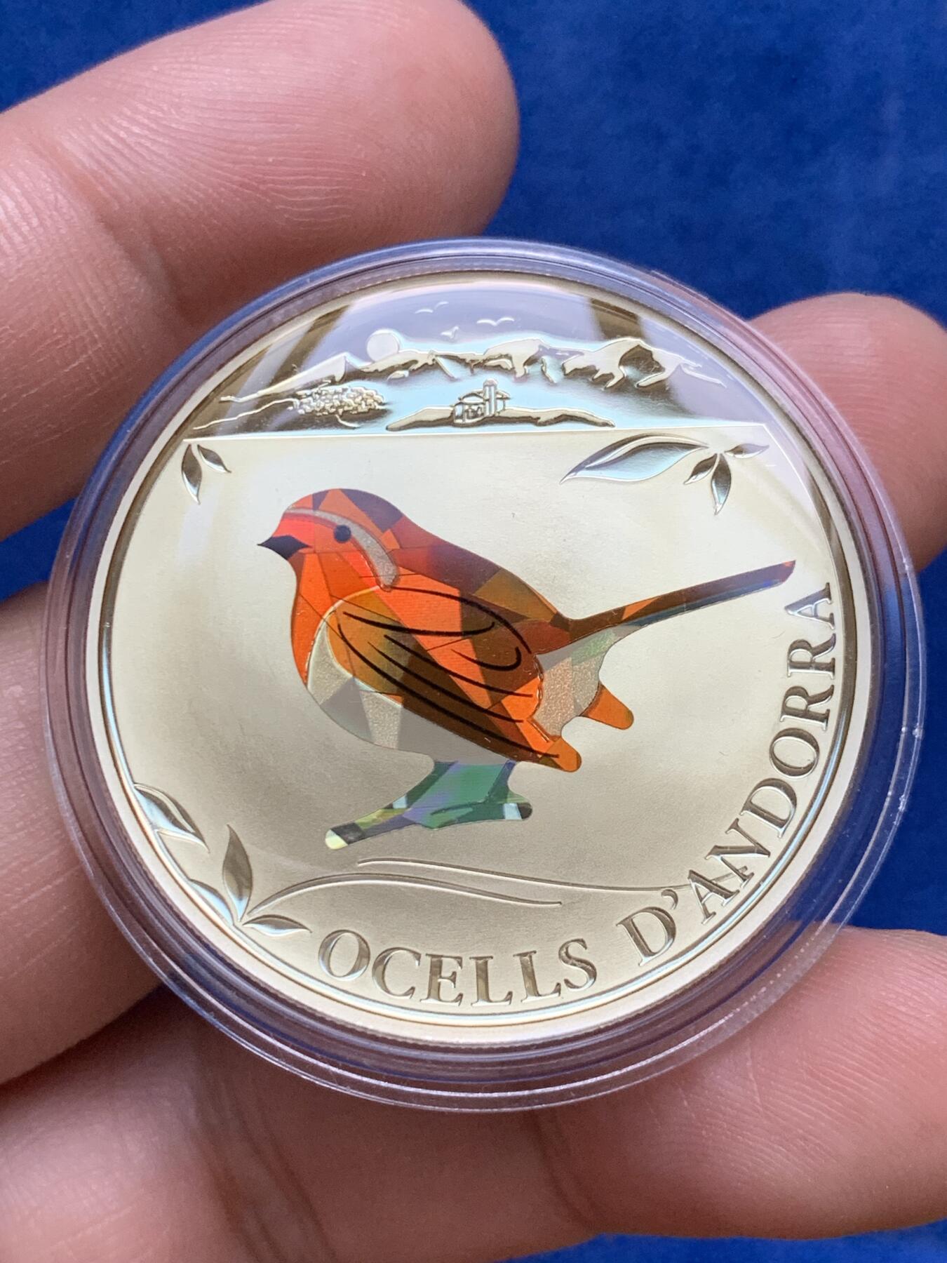 《竞宝斋》第289场- 周日，周一，周二 3场连拍 （全场包邮） 【稀少】安道尔2012年5第纳尔鸟类系列知更鸟精制镶嵌幻彩纪念银币-量2500