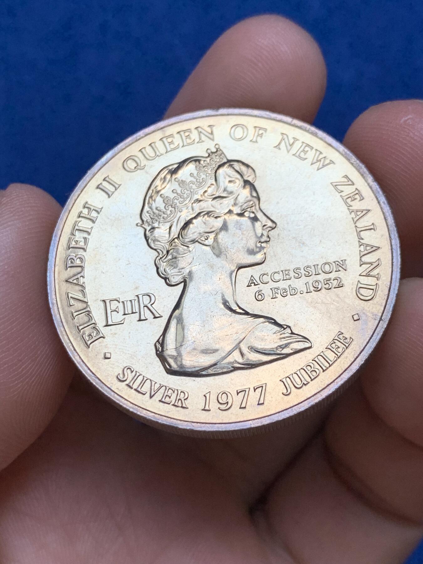 《竞宝斋》第289场- 周日，周一，周二 3场连拍 （全场包邮） 两枚一组 新西兰1977和1983年克朗币