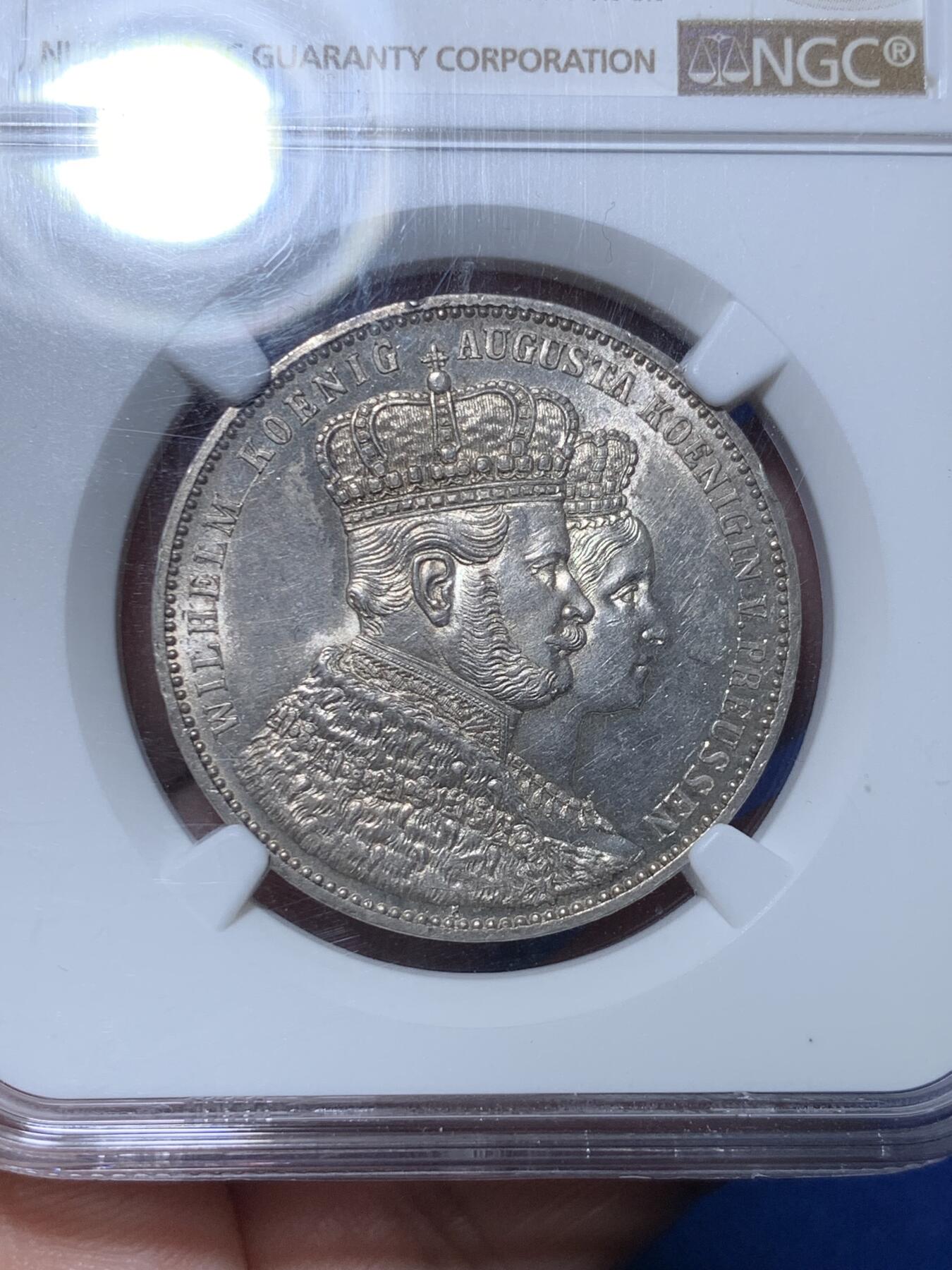 《竞宝斋》第289场- 周日，周一，周二 3场连拍 （全场包邮） NGC MS62 德国1861普鲁士威廉一世登基1泰勒 银币