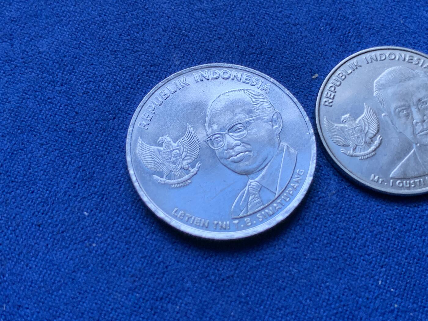 《竞宝斋》第290场- 周日，周一，周二 3场连拍 （全场包邮） 两枚一组 2016年印度尼西亚500和1000面值硬币