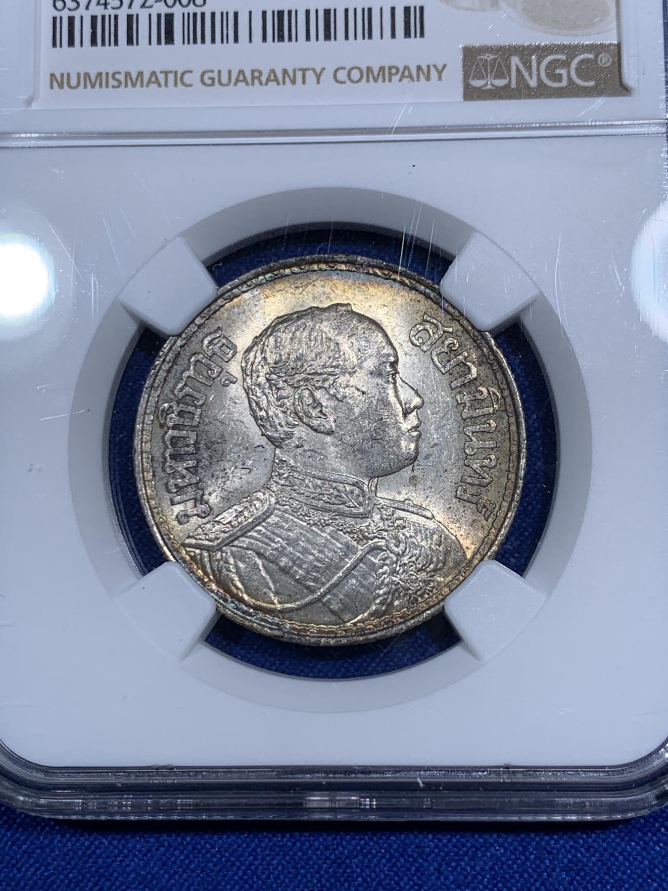 《竞宝斋》第290场- 周日，周一，周二 3场连拍 （全场包邮） NGC MS62 泰国1916年拉玛六世戎装像一株银币 五彩绚丽包浆