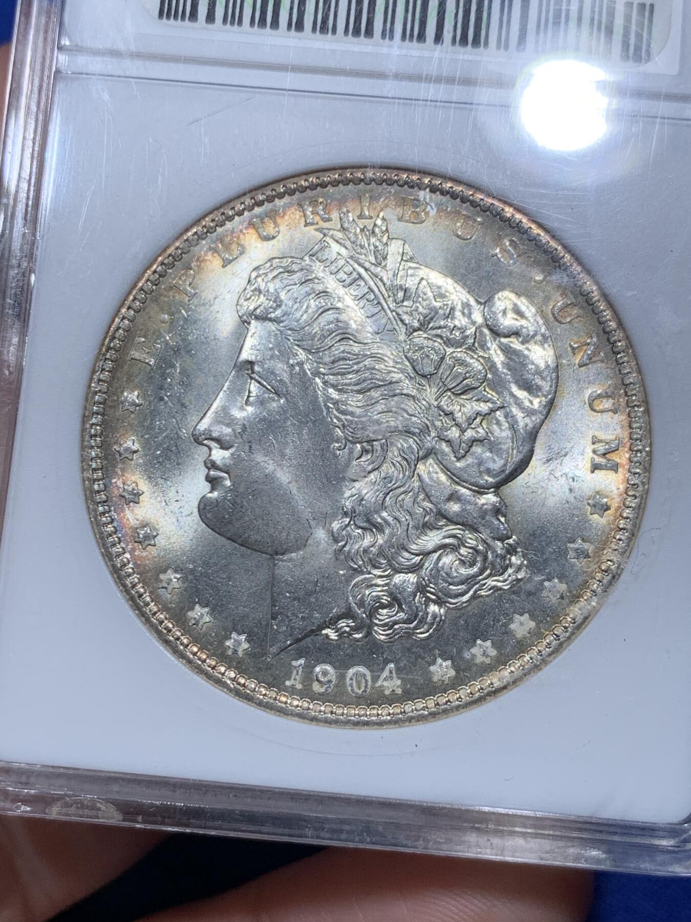 《竞宝斋》第290场- 周日，周一，周二 3场连拍 （全场包邮） ANACS MS64 美国 1904年 1美元 摩根银币 双面镜面感都很足 可以媲美PL 略少年份 环彩包浆 绝版盒子 收藏佳品