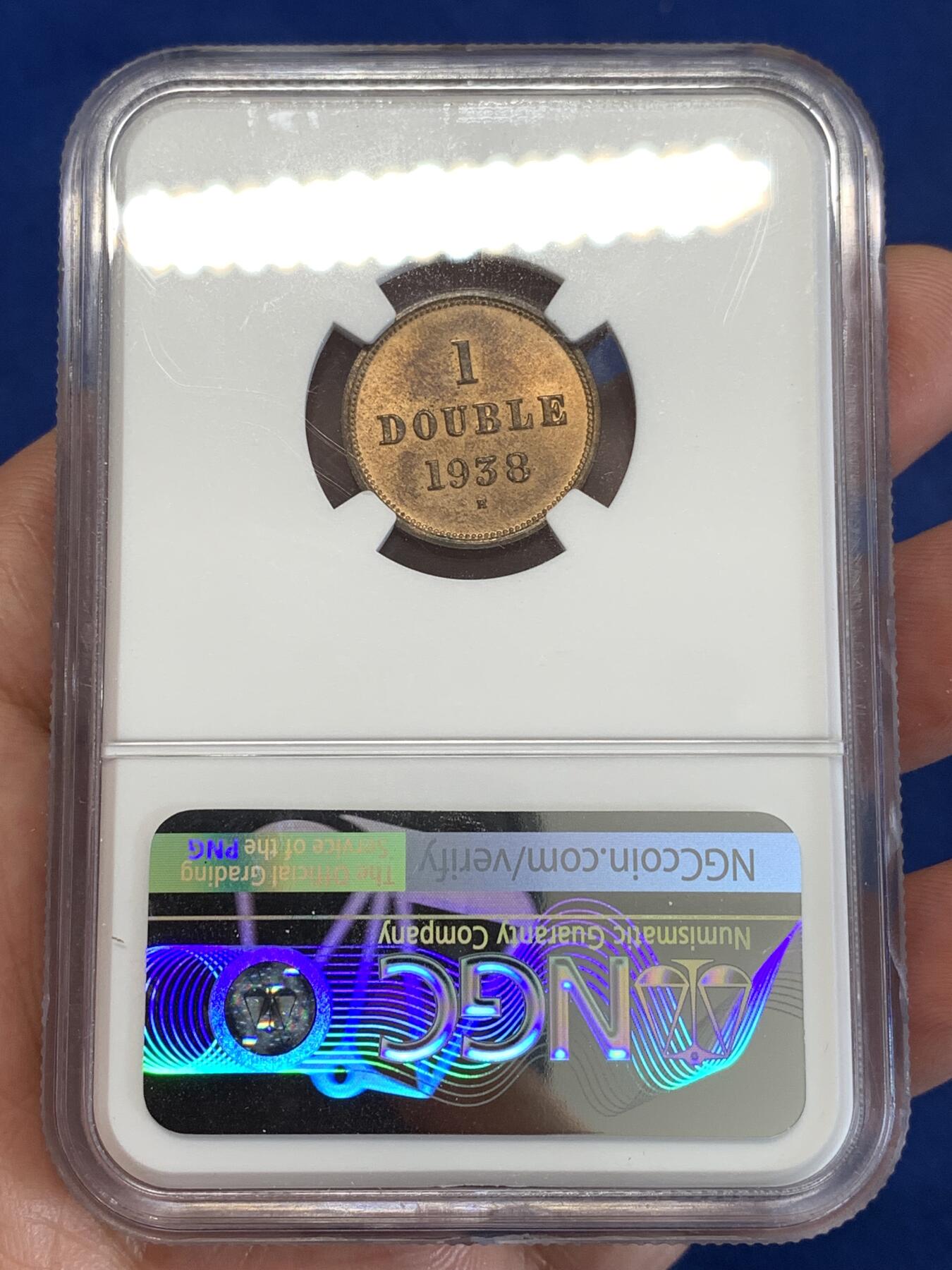 《竞宝斋》第290场- 周日，周一，周二 3场连拍 （全场包邮） NGC MS64RB 英属根西岛1938年1道布 底板干净 转光耀眼