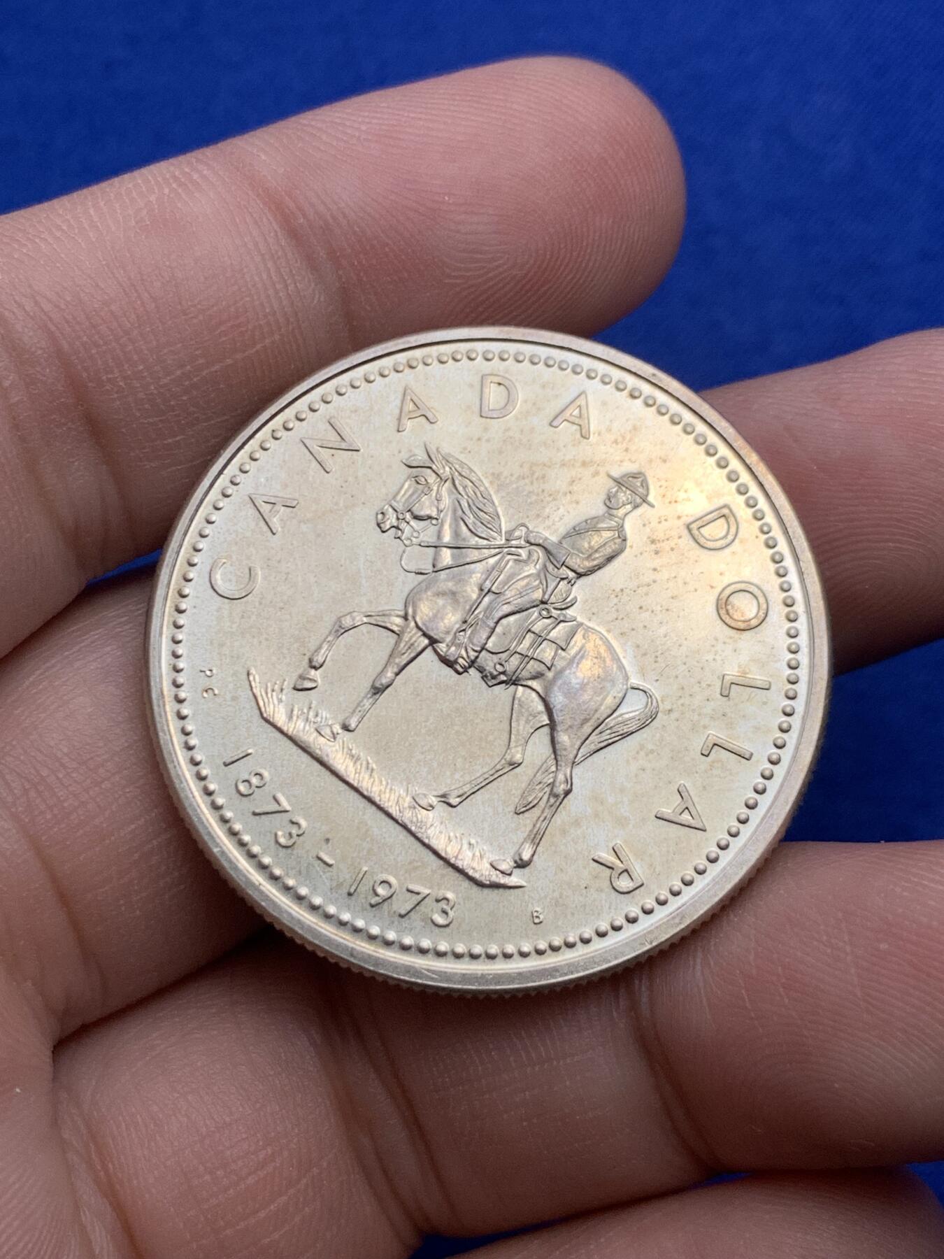 《竞宝斋》第290场- 周日，周一，周二 3场连拍 （全场包邮） 两枚一组 加拿大1971哥伦比亚省银币+1973骑警银币