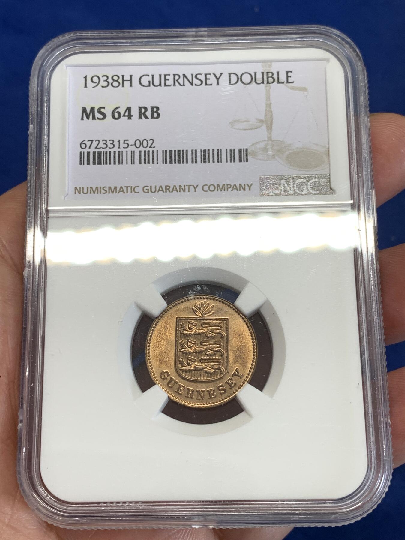 《竞宝斋》第290场- 周日，周一，周二 3场连拍 （全场包邮） NGC MS64RB 英属根西岛1938年1道布 底板干净 转光耀眼