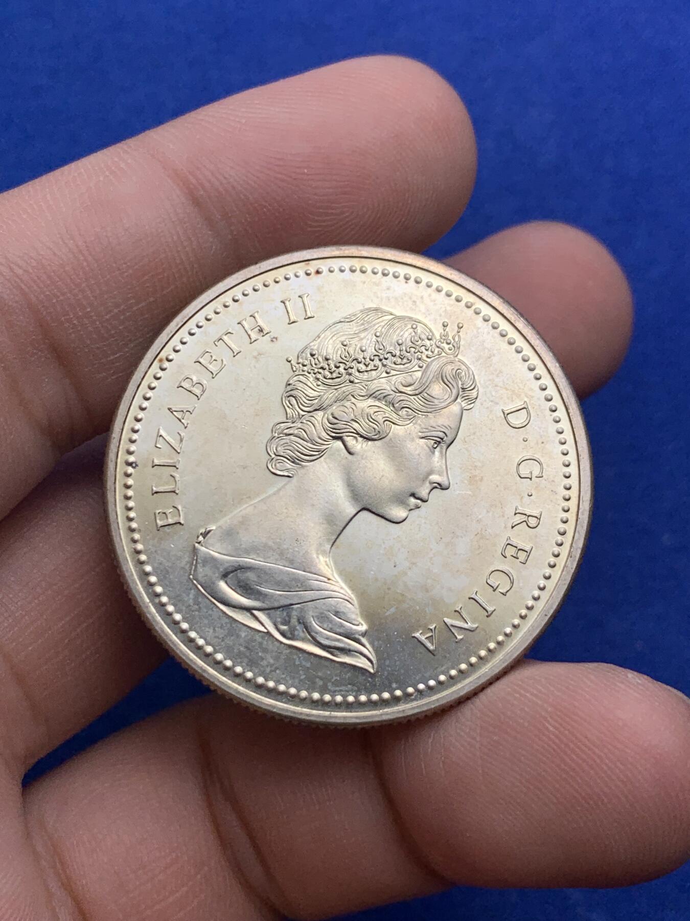 《竞宝斋》第290场- 周日，周一，周二 3场连拍 （全场包邮） 两枚一组 加拿大1971哥伦比亚省银币+1973骑警银币