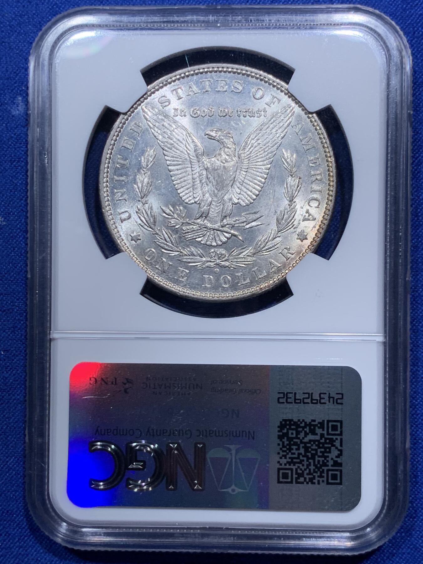 《竞宝斋》第290场- 周日，周一，周二 3场连拍 （全场包邮） NGC AU58 美国1880年O版爆彩摩根 非常漂亮的半月彩绒布包浆 小特年