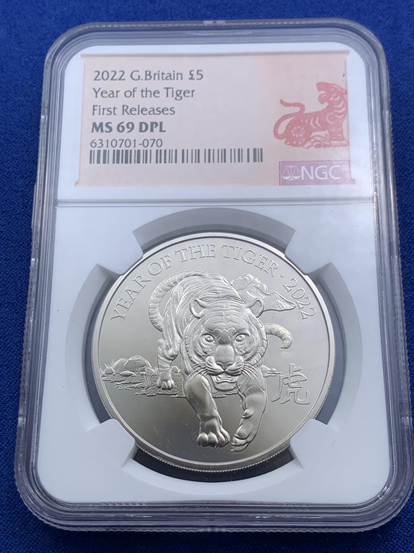 《竞宝斋》第290场- 周日，周一，周二 3场连拍 （全场包邮） NGC MS69DPL英国2022年虎年5英镑克朗币