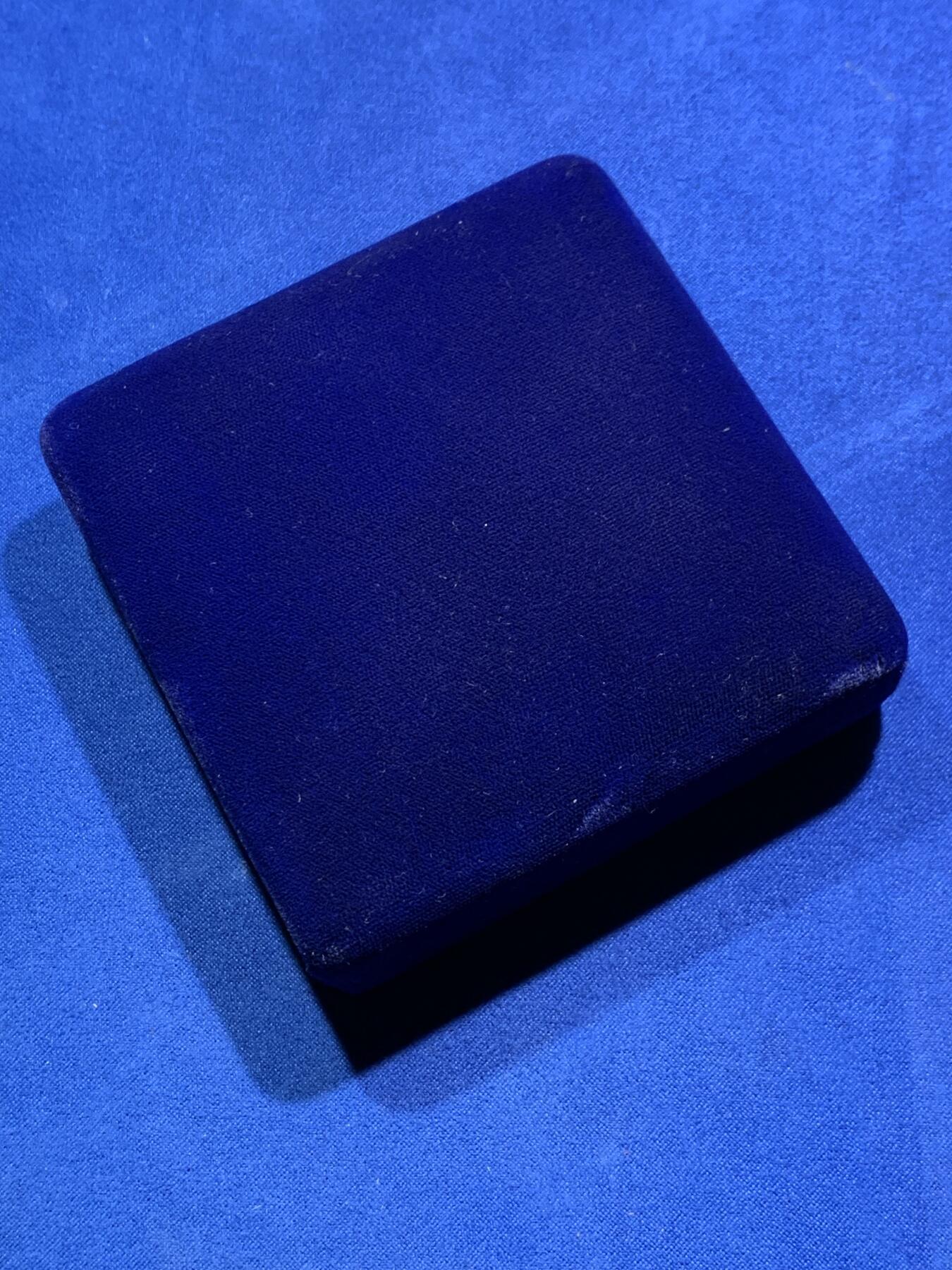 《竞宝斋》第290场- 周日，周一，周二 3场连拍 （全场包邮） 1986西萨摩亚“康提基”号25塔拉纪念银币 5oz 纯度99.9% 直径65mm 原盒原证（证书号：09532） 1988年克劳斯最具艺术币（Most Artistic Coin）