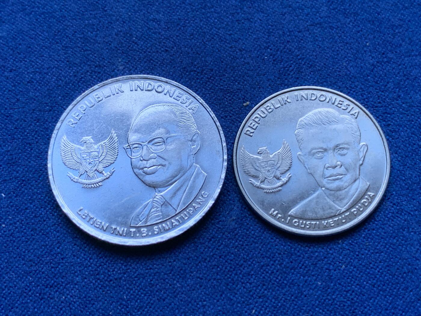 《竞宝斋》第290场- 周日，周一，周二 3场连拍 （全场包邮） 两枚一组 2016年印度尼西亚500和1000面值硬币