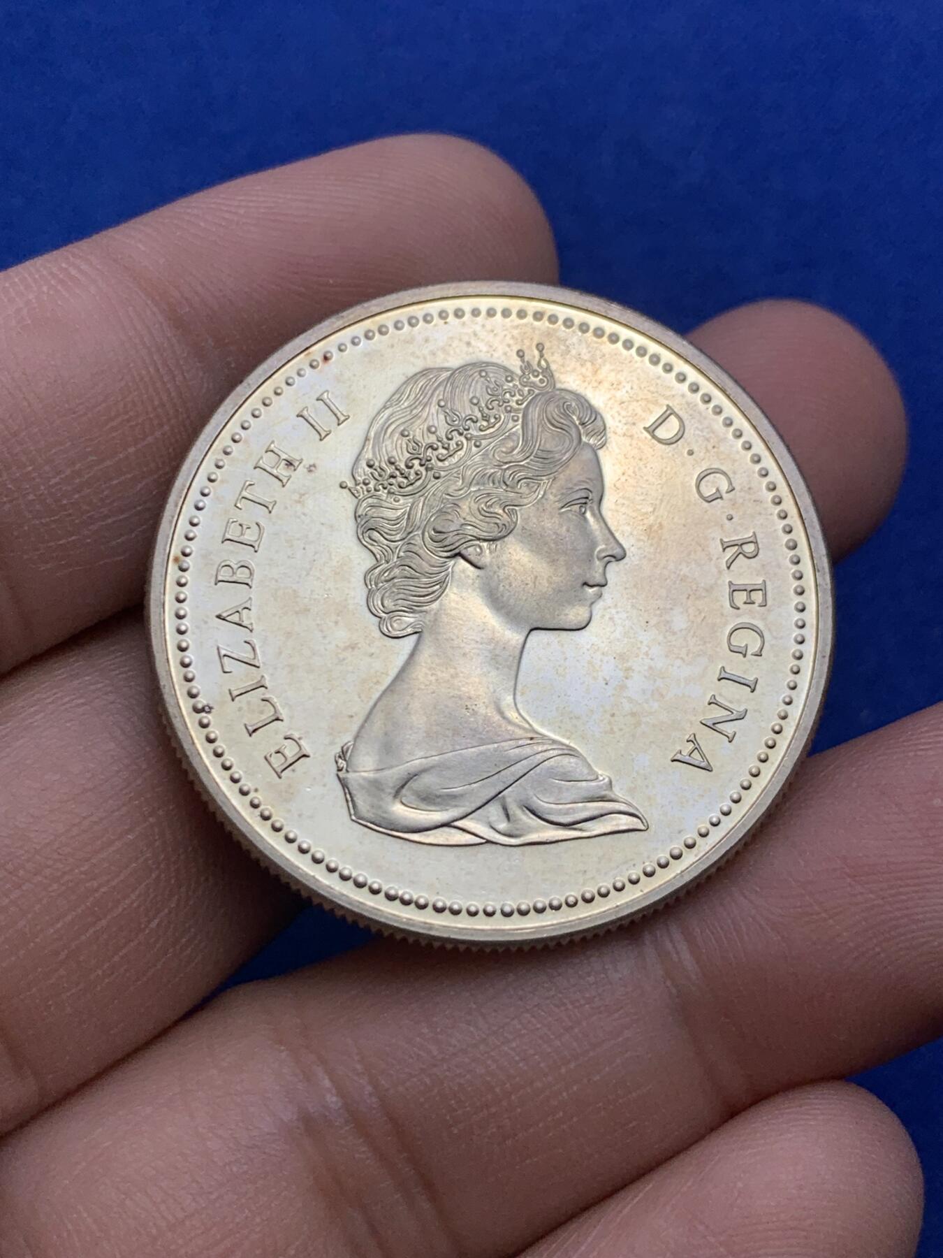 《竞宝斋》第290场- 周日，周一，周二 3场连拍 （全场包邮） 两枚一组 加拿大1971哥伦比亚省银币+1973骑警银币