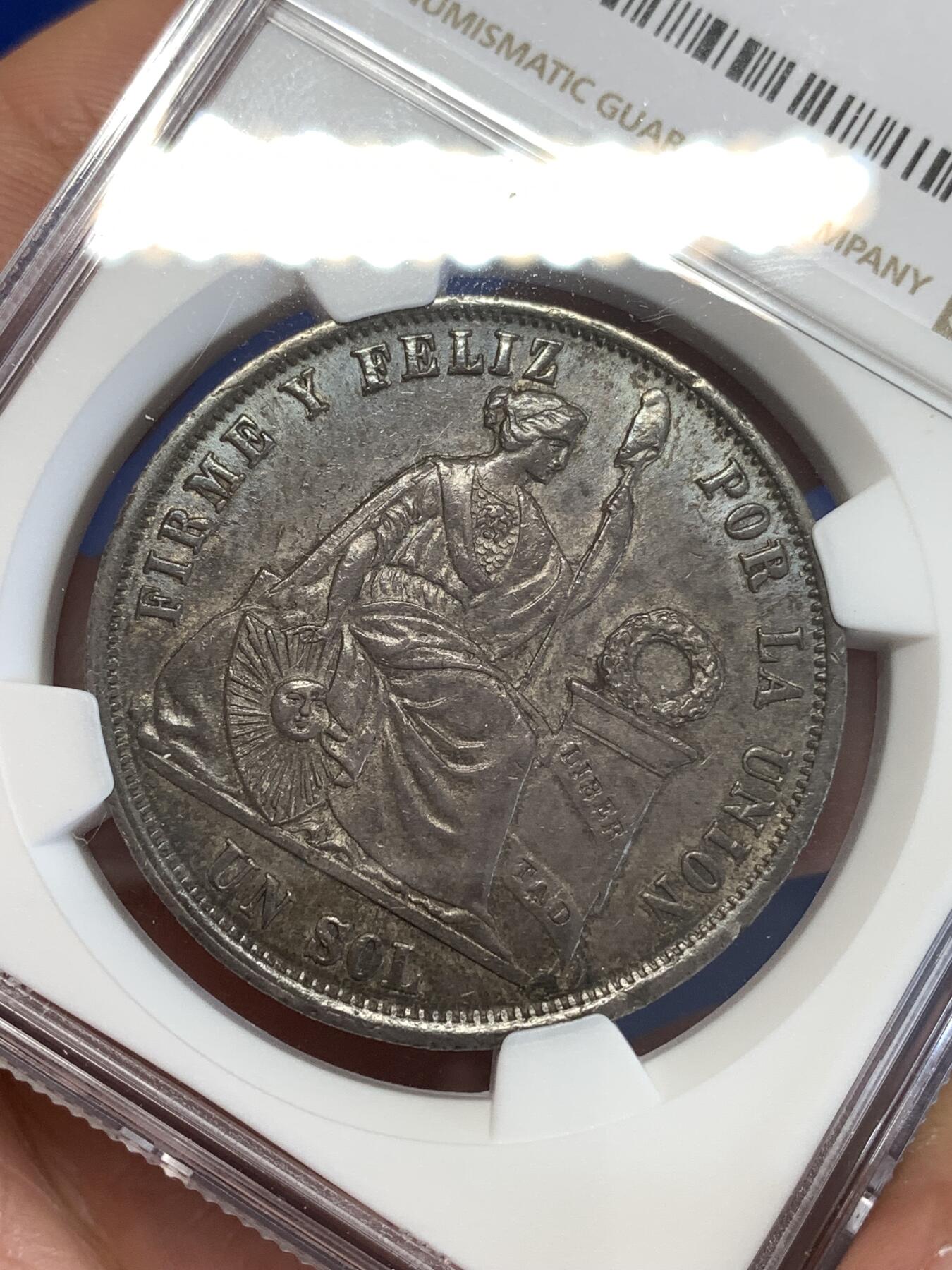 《竞宝斋》第290场- 周日，周一，周二 3场连拍 （全场包邮） NGC AU 秘鲁1865/55早期骑字坐立女神1索尔银币 深彩包浆