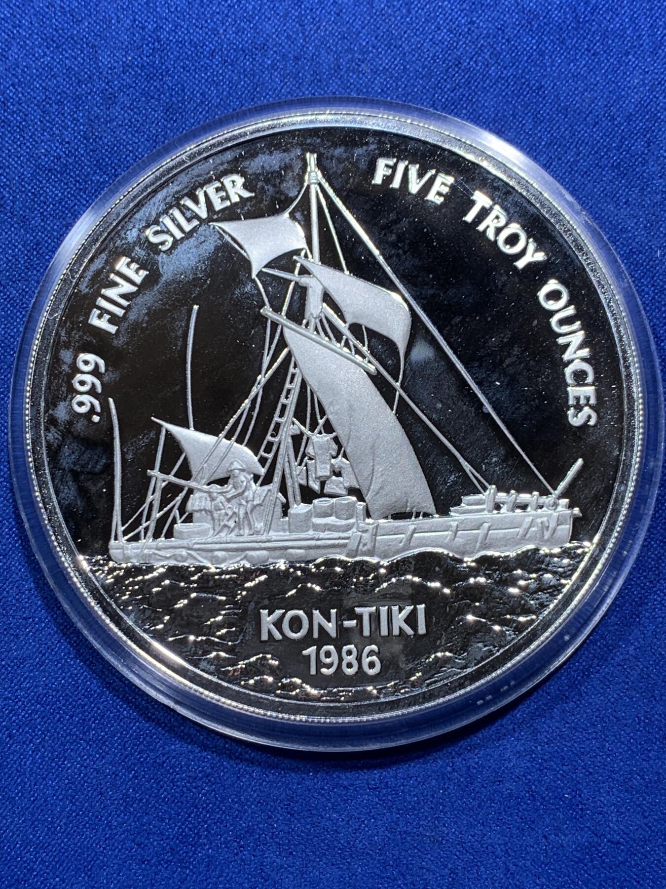 《竞宝斋》第290场- 周日，周一，周二 3场连拍 （全场包邮） 1986西萨摩亚“康提基”号25塔拉纪念银币 5oz 纯度99.9% 直径65mm 原盒原证（证书号：09532） 1988年克劳斯最具艺术币（Most Artistic Coin）