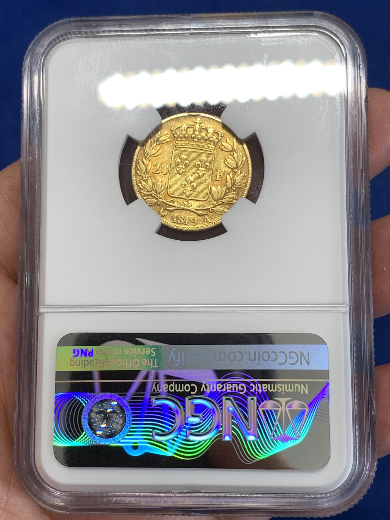 《竞宝斋》第290场- 周日，周一，周二 3场连拍 （全场包邮） NGC VF35 法国路易十八20法郎金币 6.45克 略有低评