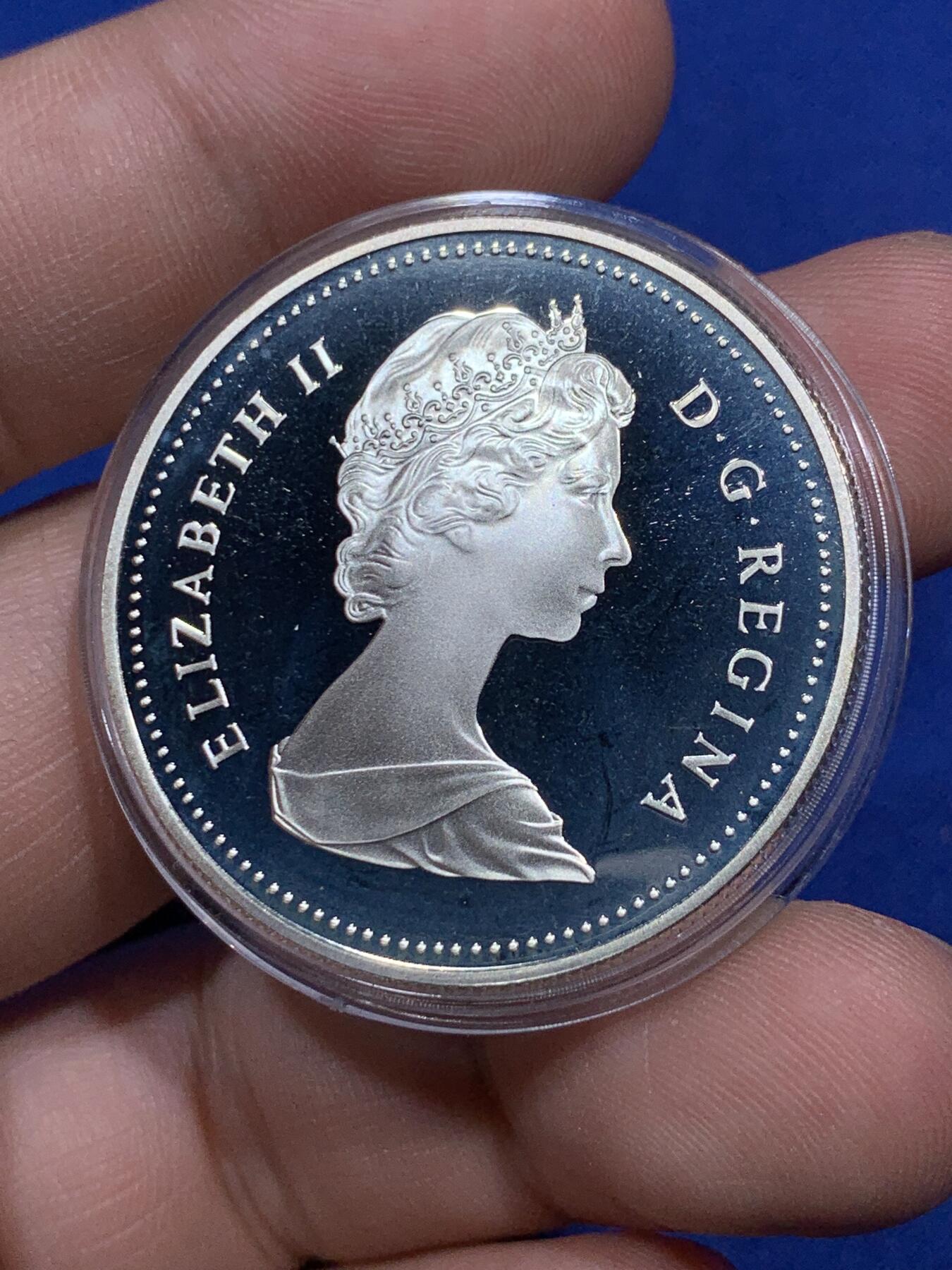 《竞宝斋》第290场- 周日，周一，周二 3场连拍 （全场包邮） 1984年加拿大多伦多市成立100周年纪念精制银币 正面为伊丽莎白二世女王年轻时右向胸像 背面为水面划船的印第安人背景为多伦多轮廓