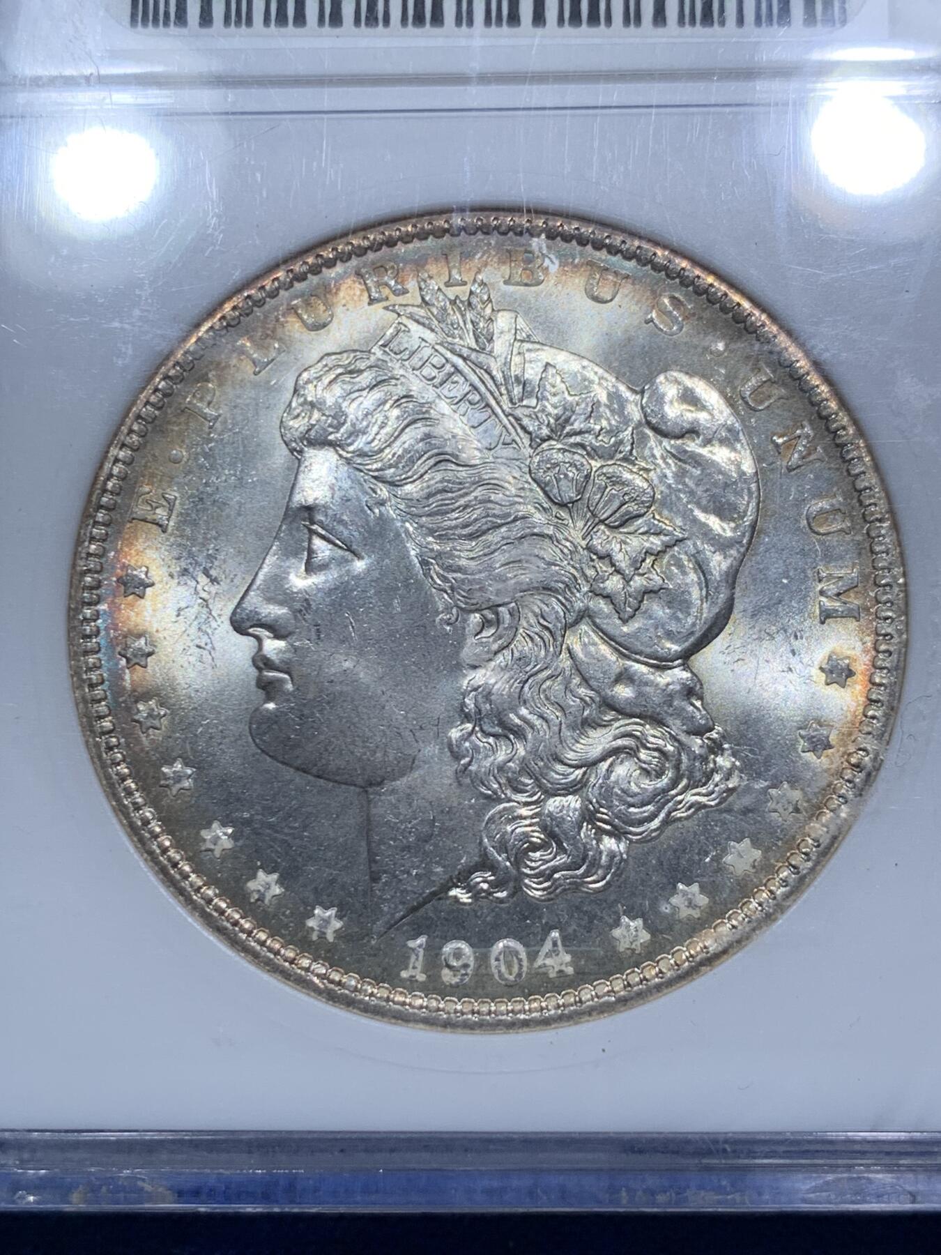 《竞宝斋》第290场- 周日，周一，周二 3场连拍 （全场包邮） ANACS MS64 美国 1904年 1美元 摩根银币 双面镜面感都很足 可以媲美PL 略少年份 环彩包浆 绝版盒子 收藏佳品