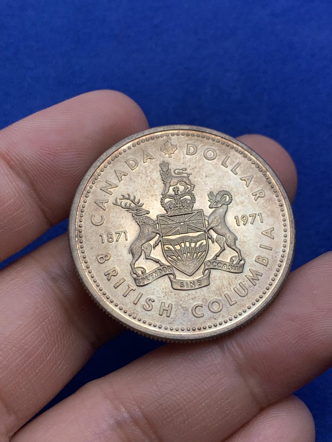 《竞宝斋》第290场- 周日，周一，周二 3场连拍 （全场包邮） 两枚一组 加拿大1971哥伦比亚省银币+1973骑警银币