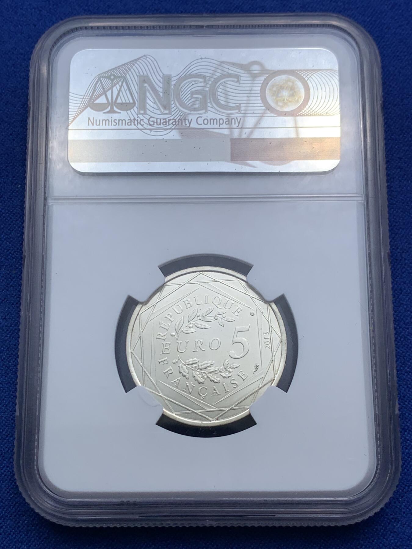 《竞宝斋》第290场- 周日，周一，周二 3场连拍 （全场包邮） NGC MS64 法国2013年平等5欧元银币 最高评级分