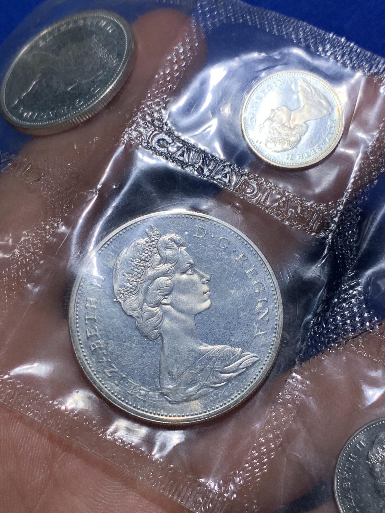 《竞宝斋》第290场- 周日，周一，周二 3场连拍 （全场包邮） 加拿大1965年套币 包含四枚银币 塑封难得