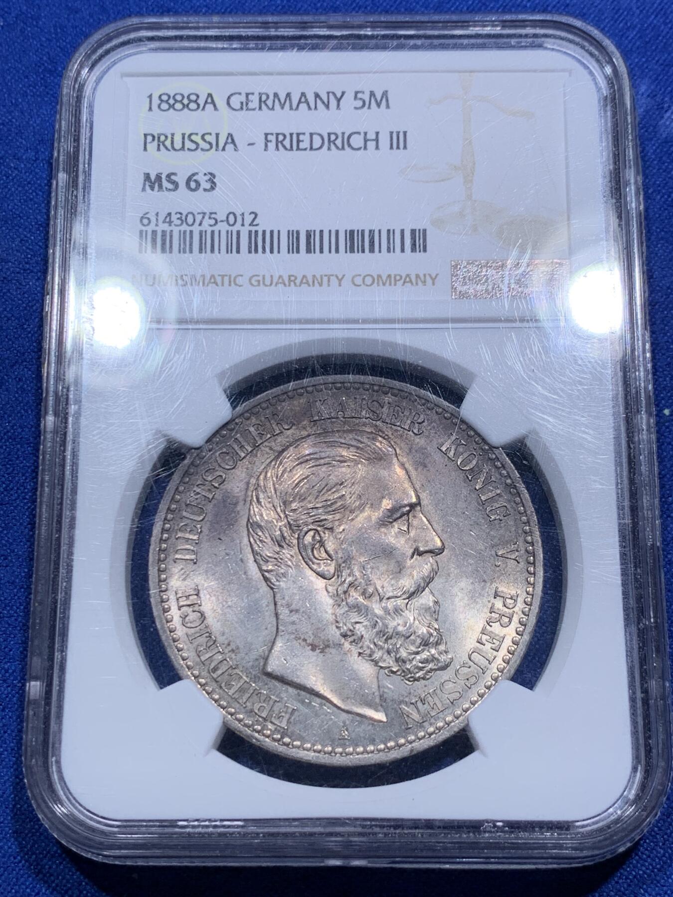 《竞宝斋》第290场- 周日，周一，周二 3场连拍 （全场包邮） NGC MS63 德国1888三皇年 弗雷德里希三世短翅5马克
