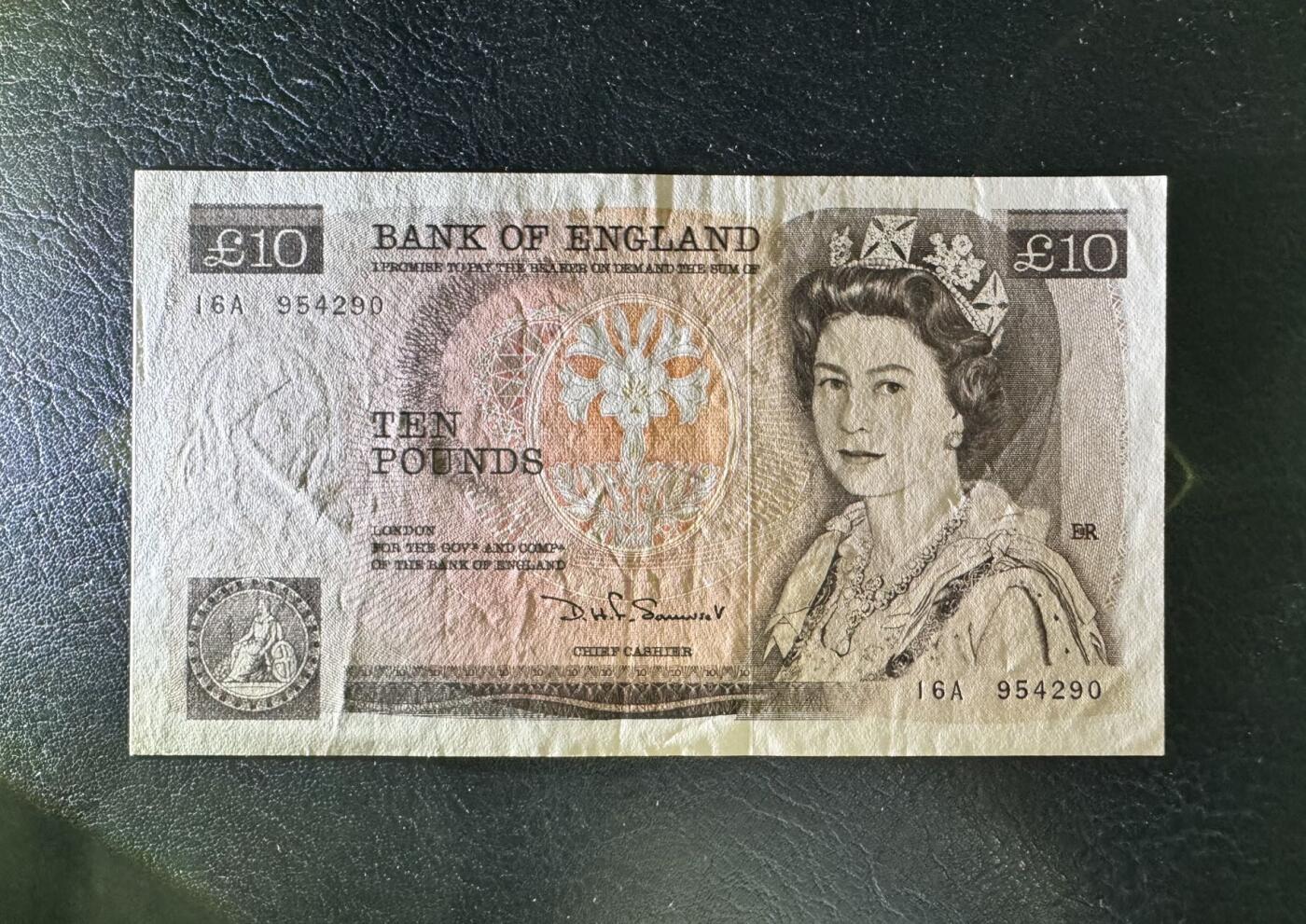 收藏联盟Quantum Auction 第363期拍卖  英国1981-88年10镑 品相AU+ 南丁格尔 无细金属线初版
